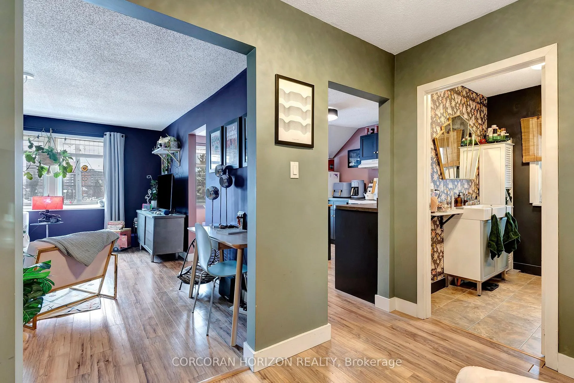 Photo 22 of 976 King Street W, Kitchener — HOMEH