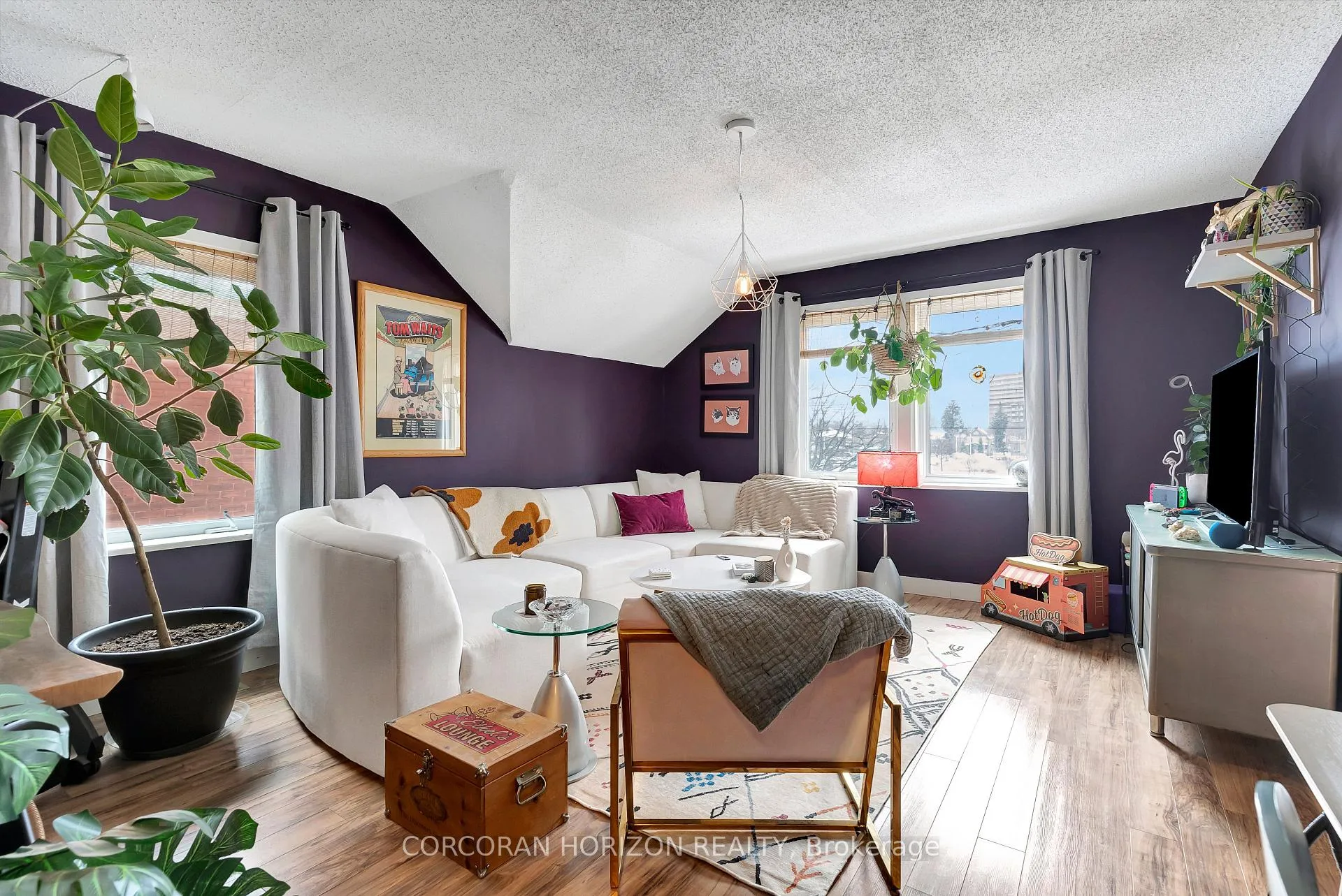 Photo 24 of 976 King Street W, Kitchener — HOMEH