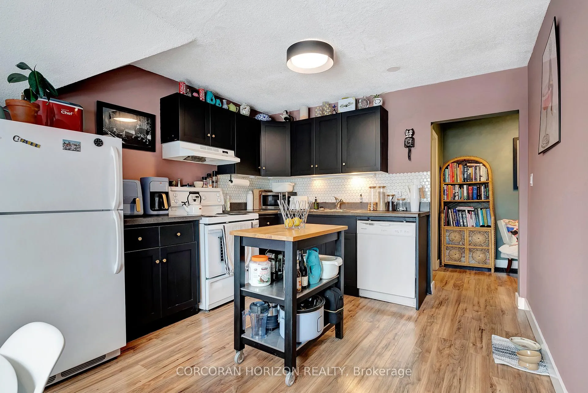 Photo 28 of 976 King Street W, Kitchener — HOMEH