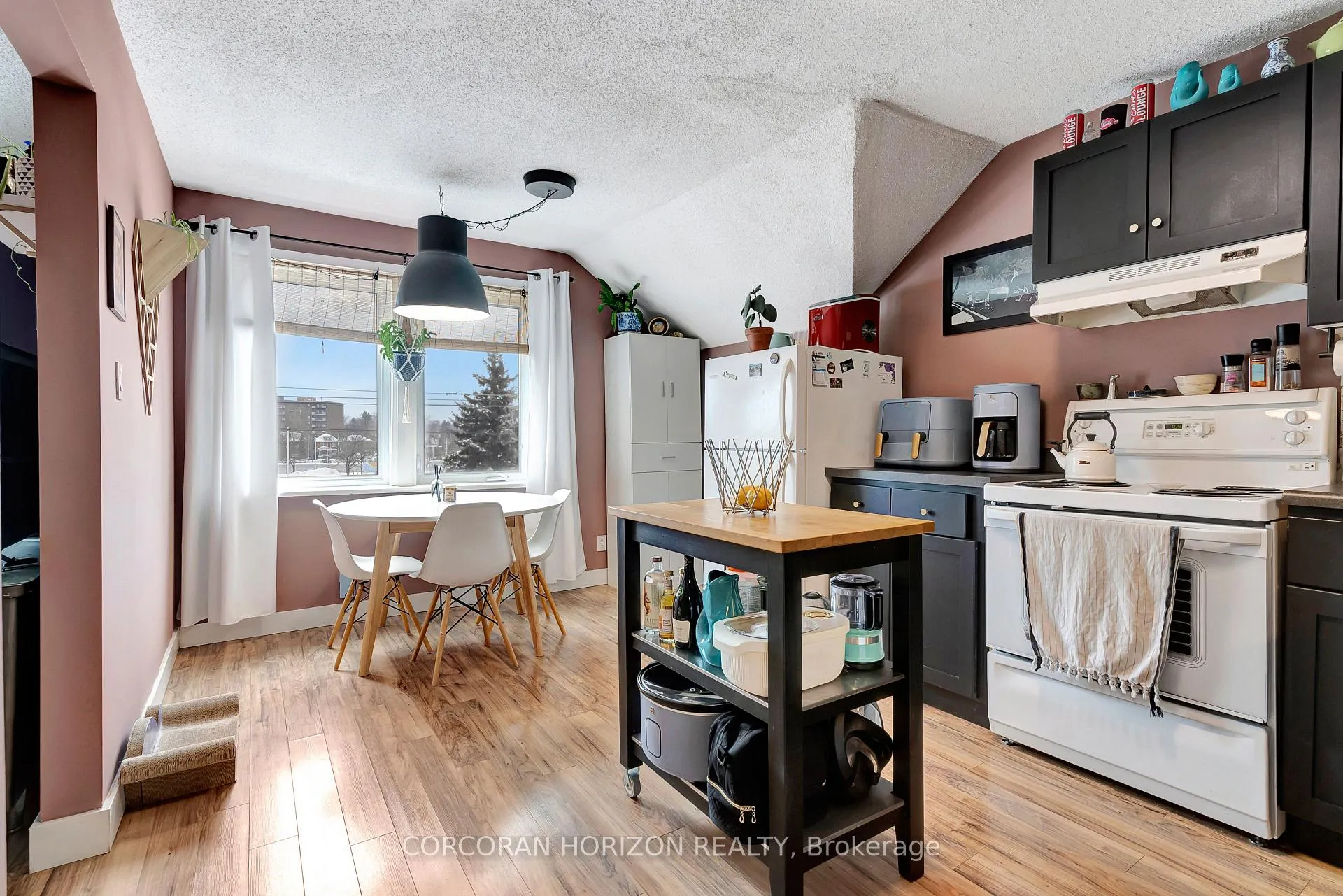 Photo 30 of 976 King Street W, Kitchener — HOMEH
