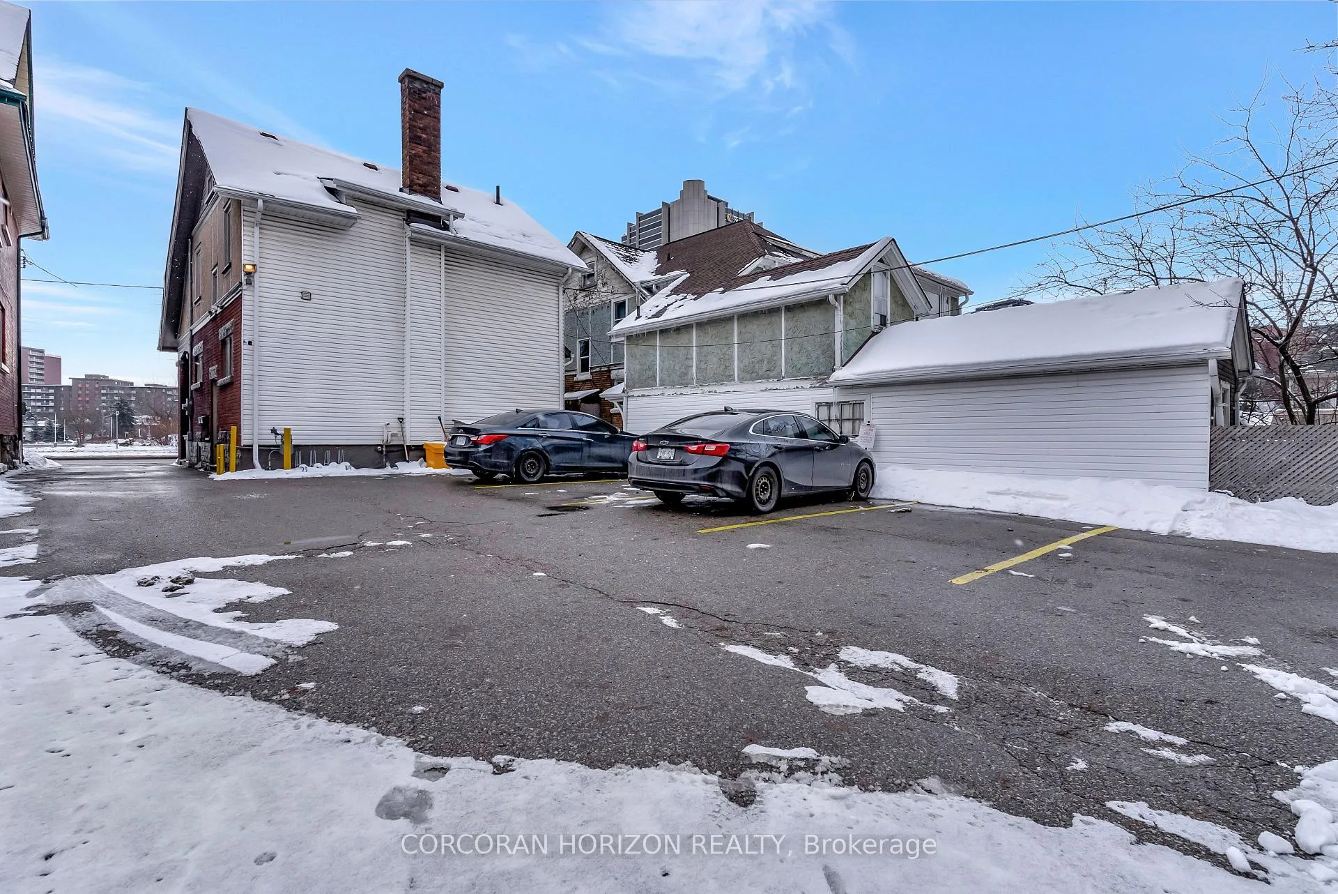 Photo 36 of 976 King Street W, Kitchener — HOMEH