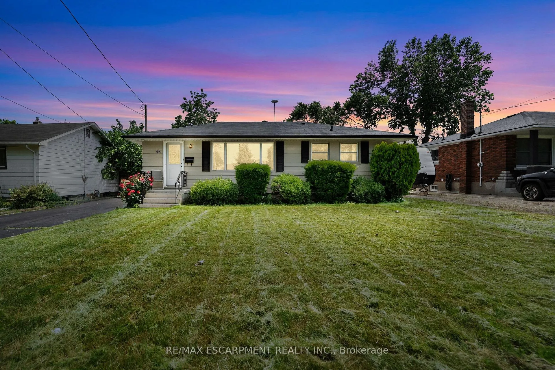 Photo 2 of 46 Burness Drive, St. Catharines, Secord Woods — HOMEH