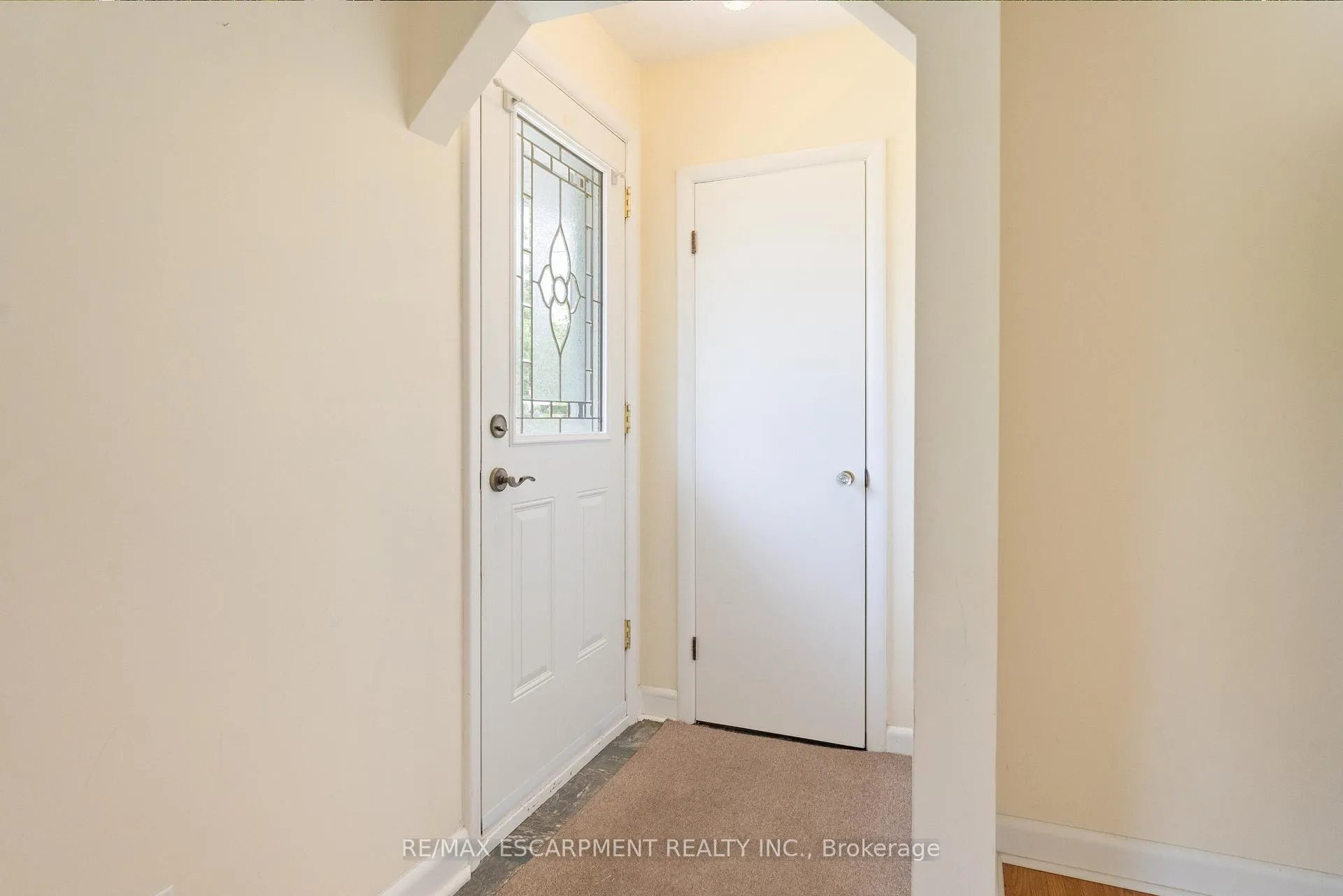 Photo 5 of 46 Burness Drive, St. Catharines, Secord Woods — HOMEH
