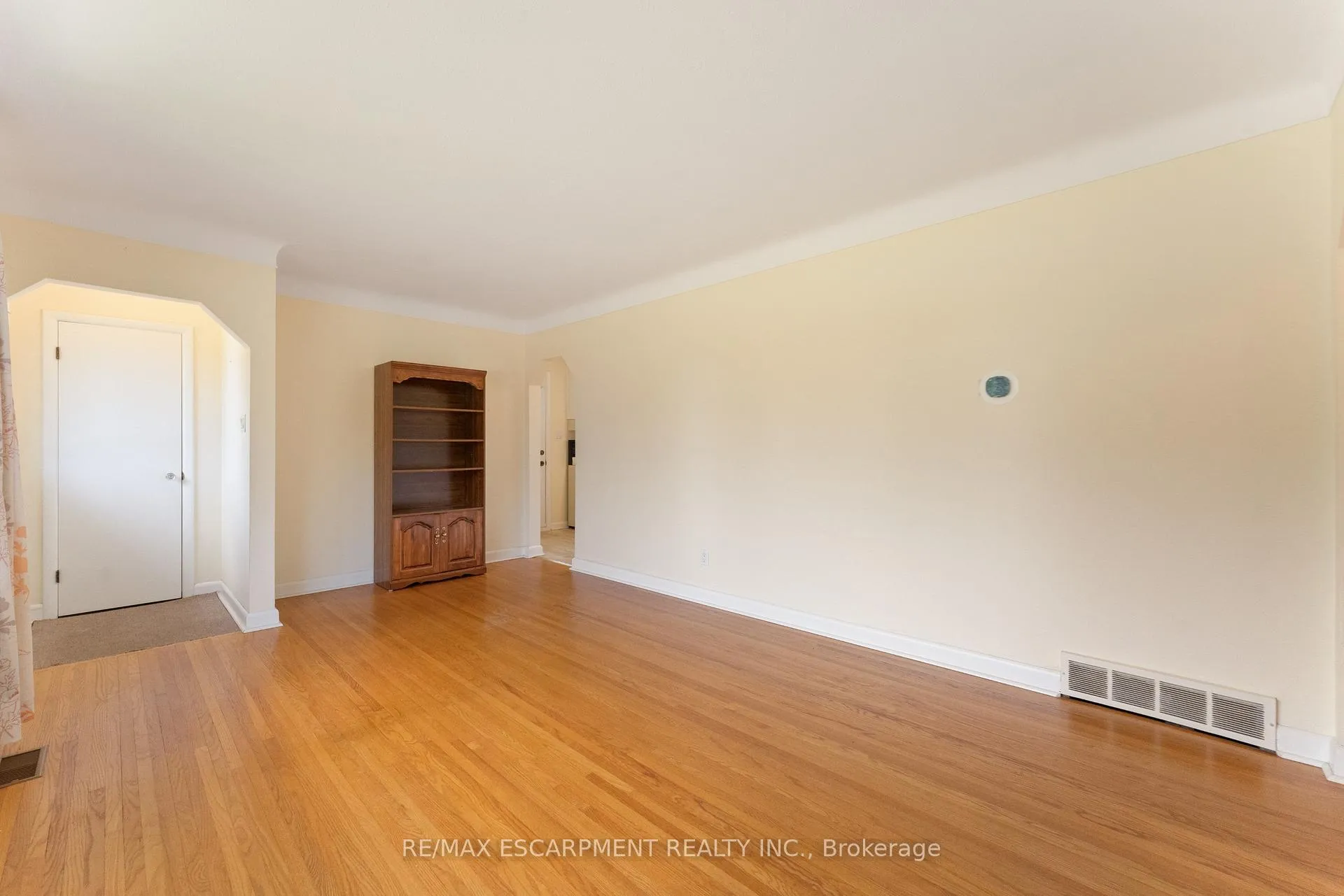 Photo 10 of 46 Burness Drive, St. Catharines, Secord Woods — HOMEH