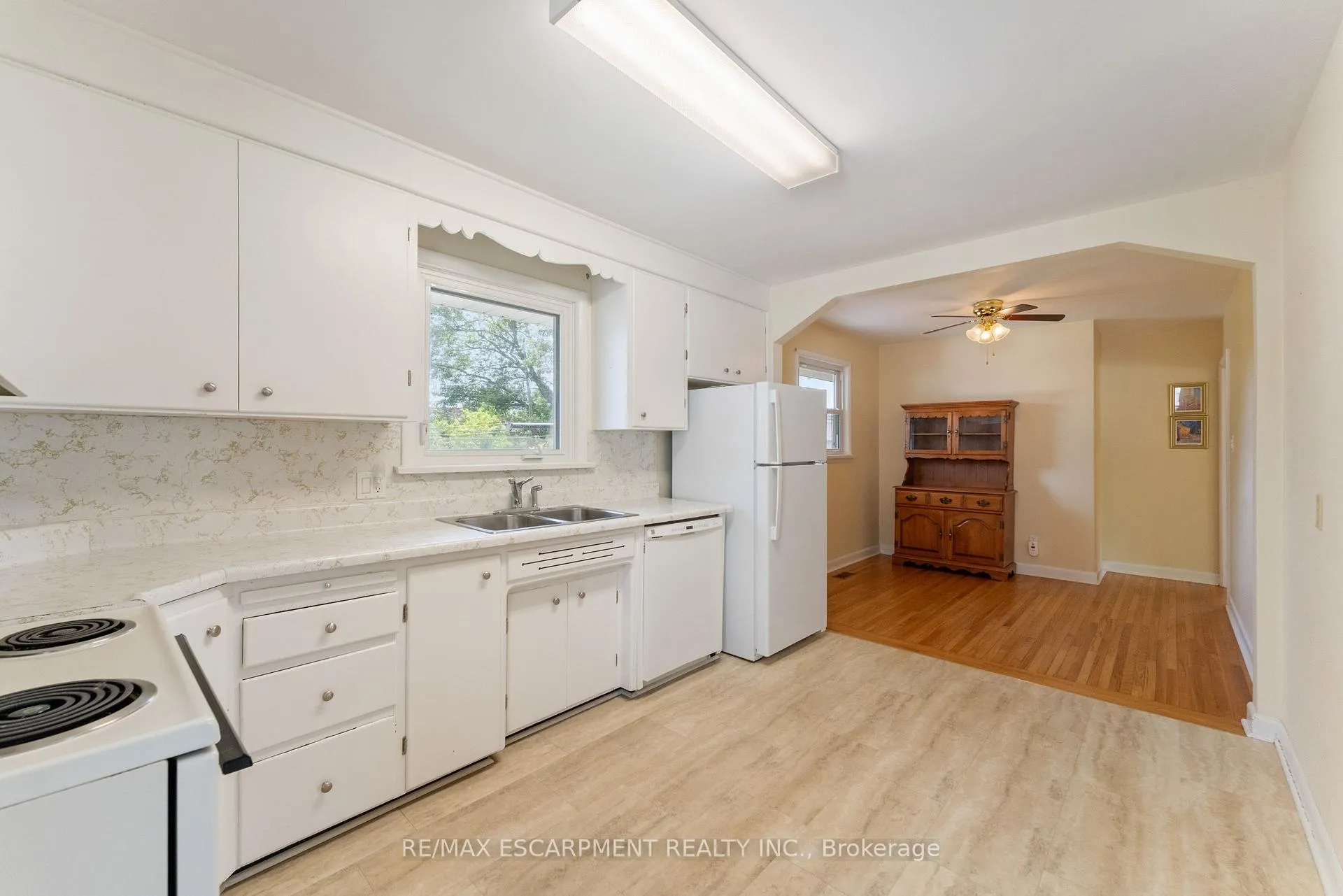 Photo 12 of 46 Burness Drive, St. Catharines, Secord Woods — HOMEH