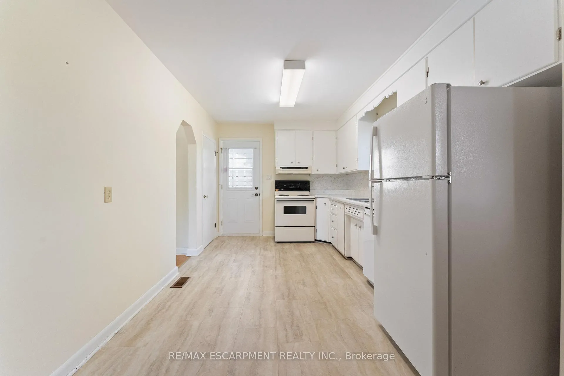 Photo 15 of 46 Burness Drive, St. Catharines, Secord Woods — HOMEH