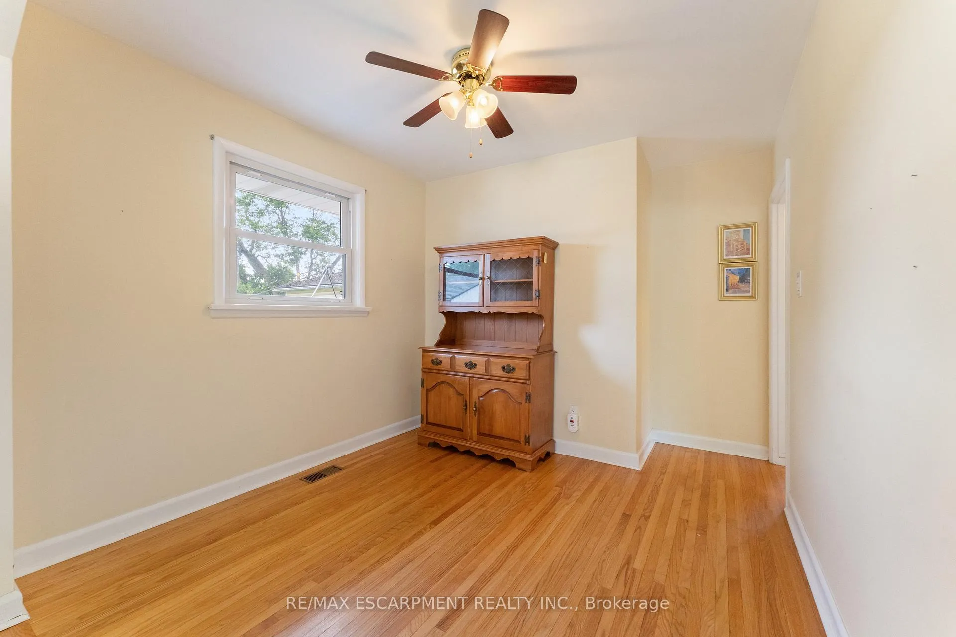 Photo 16 of 46 Burness Drive, St. Catharines, Secord Woods — HOMEH