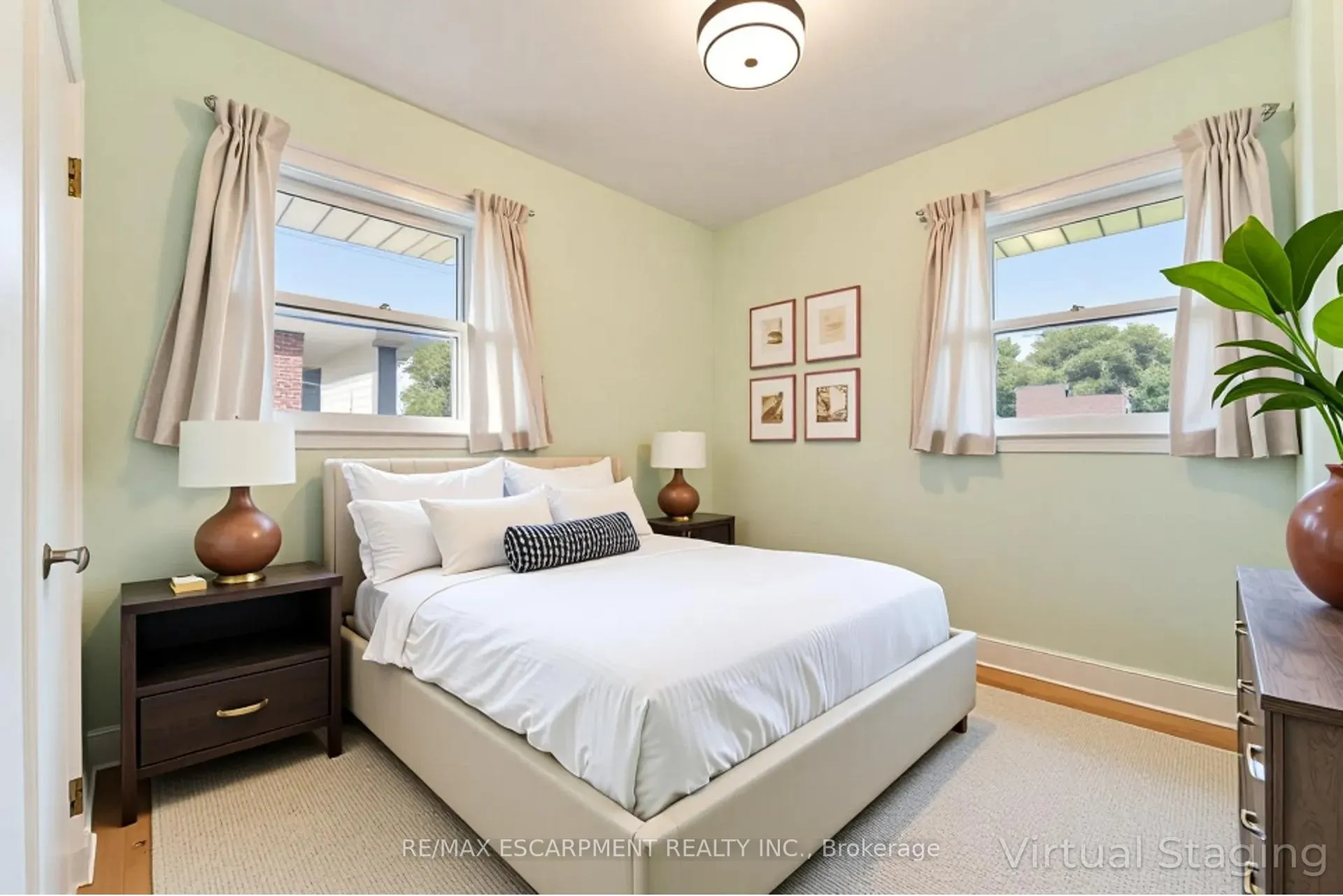 Photo 23 of 46 Burness Drive, St. Catharines, Secord Woods — HOMEH