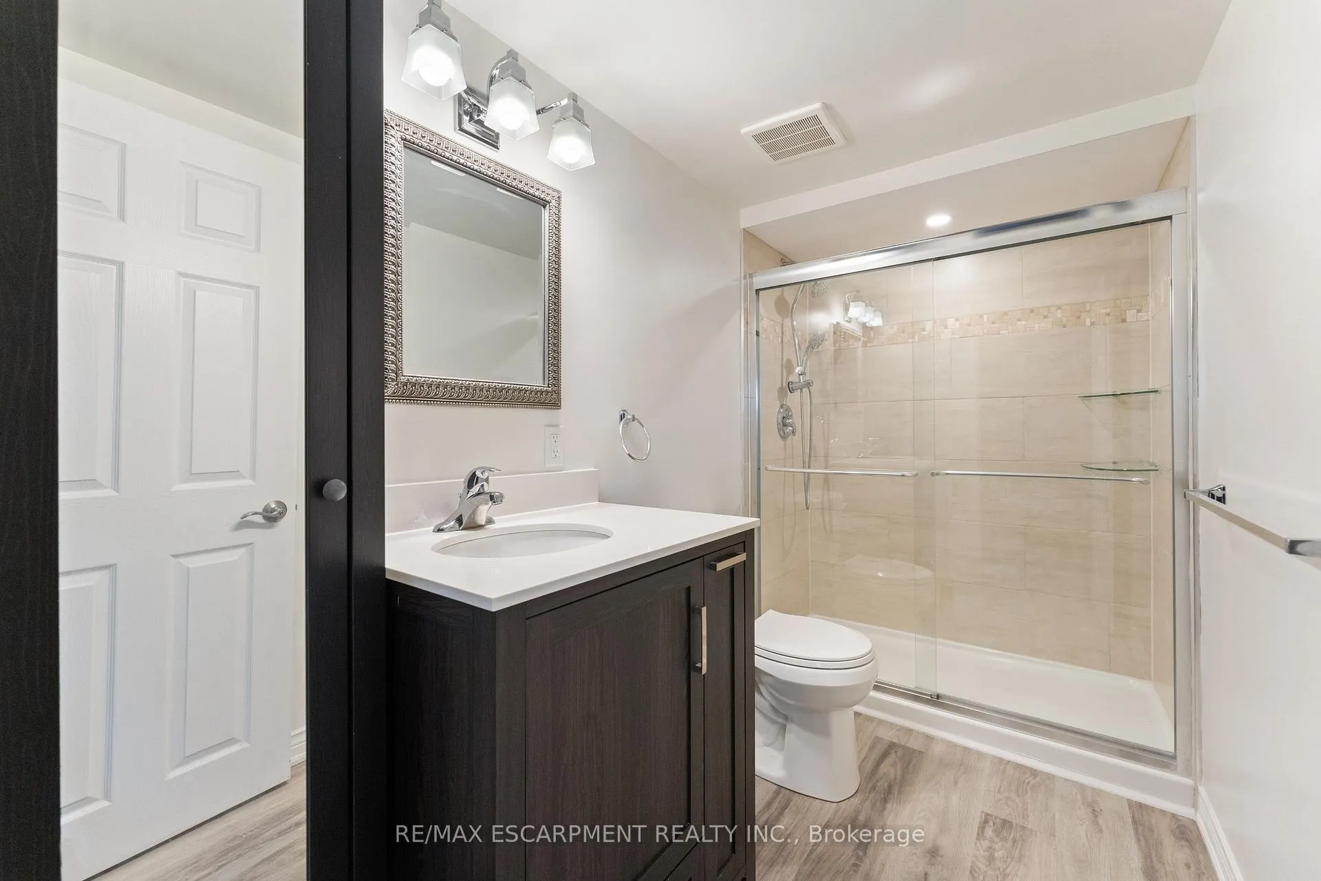 Photo 32 of 46 Burness Drive, St. Catharines, Secord Woods — HOMEH