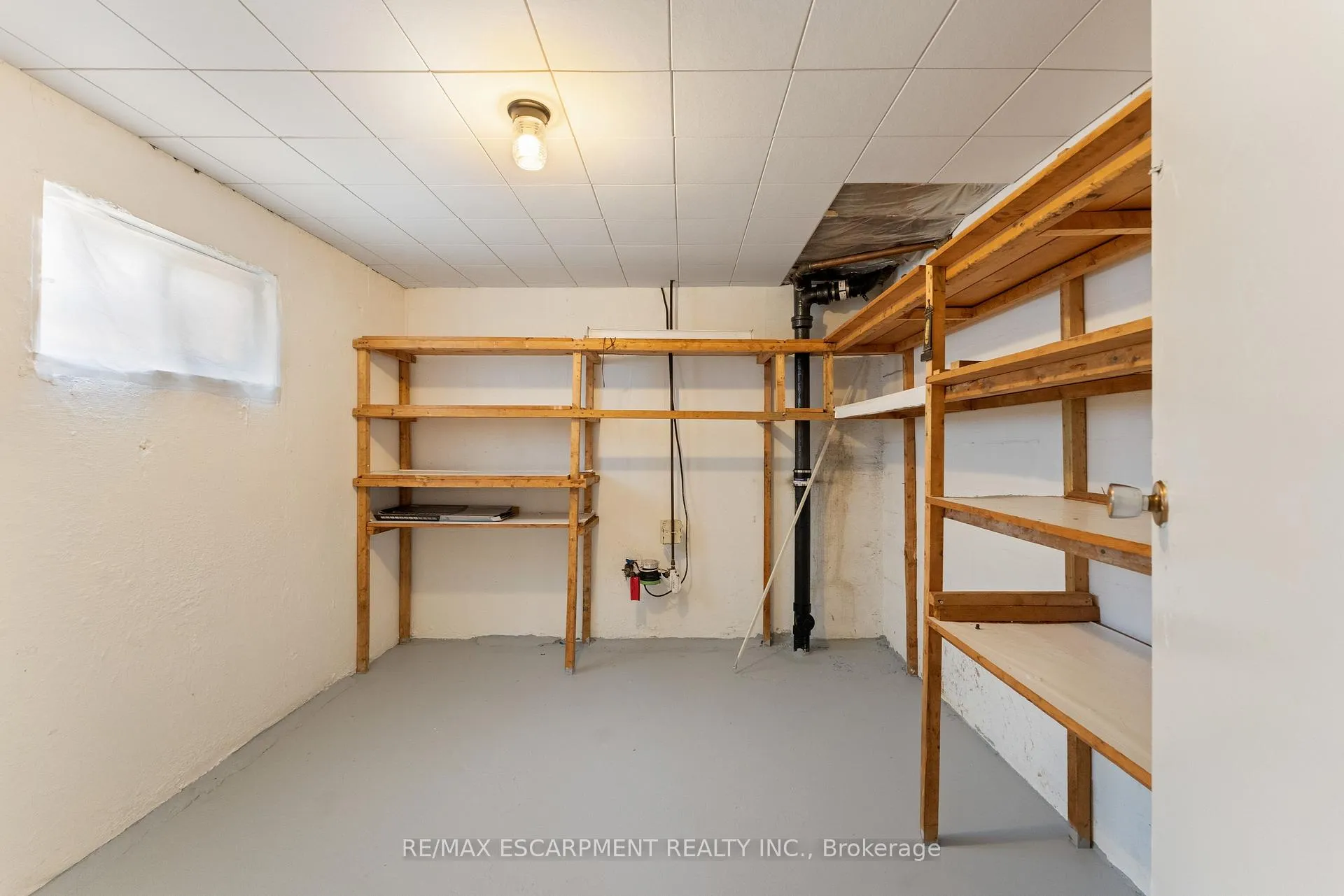 Photo 35 of 46 Burness Drive, St. Catharines, Secord Woods — HOMEH