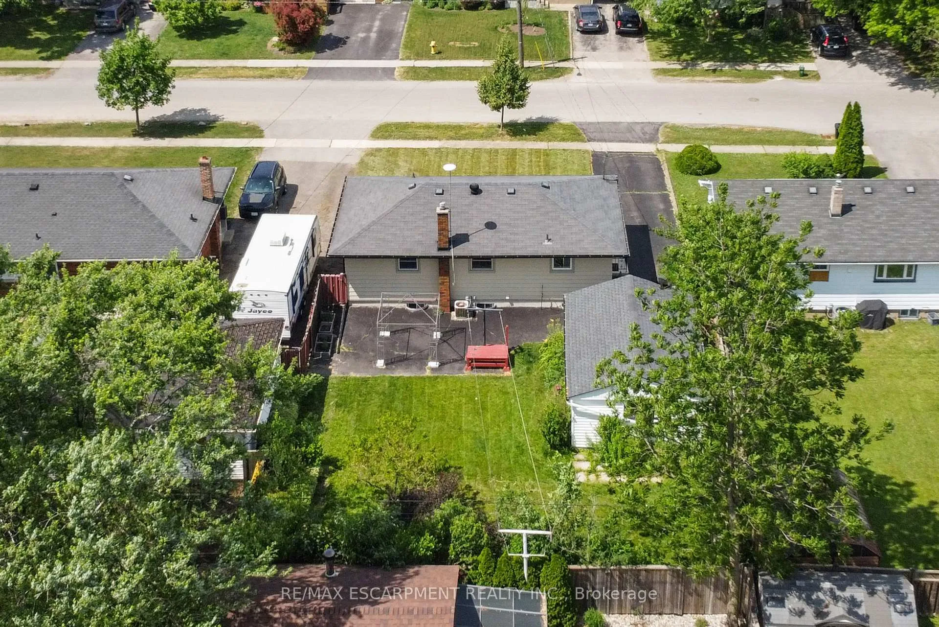 Photo 37 of 46 Burness Drive, St. Catharines, Secord Woods — HOMEH