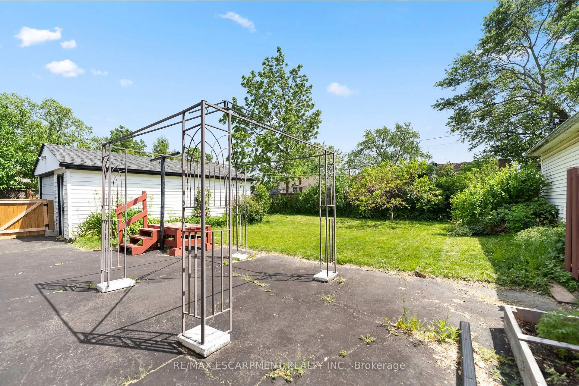 Photo 39 of 46 Burness Drive, St. Catharines, Secord Woods — HOMEH