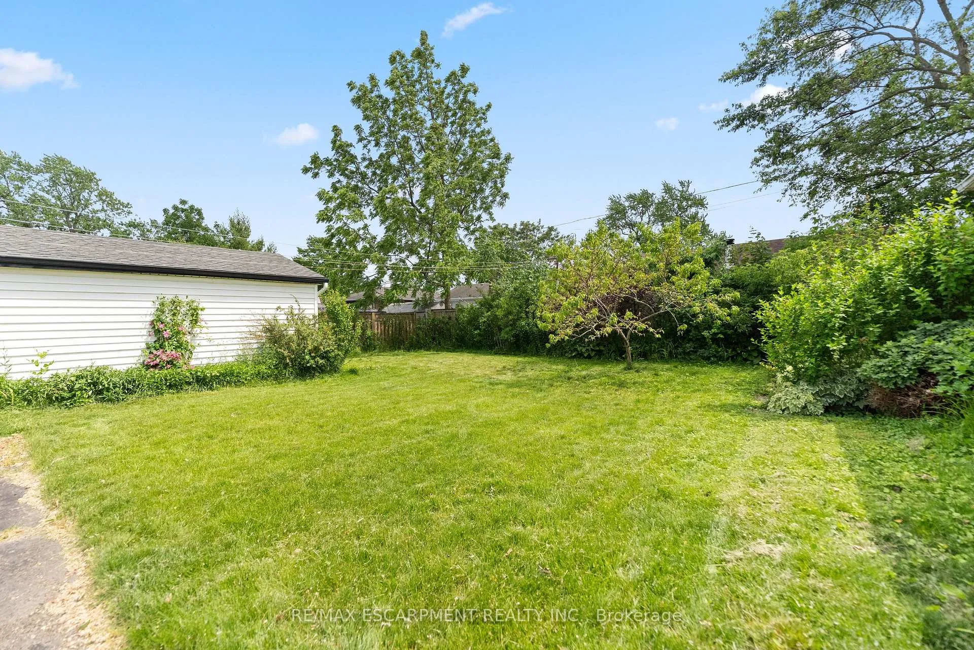 Photo 40 of 46 Burness Drive, St. Catharines, Secord Woods — HOMEH