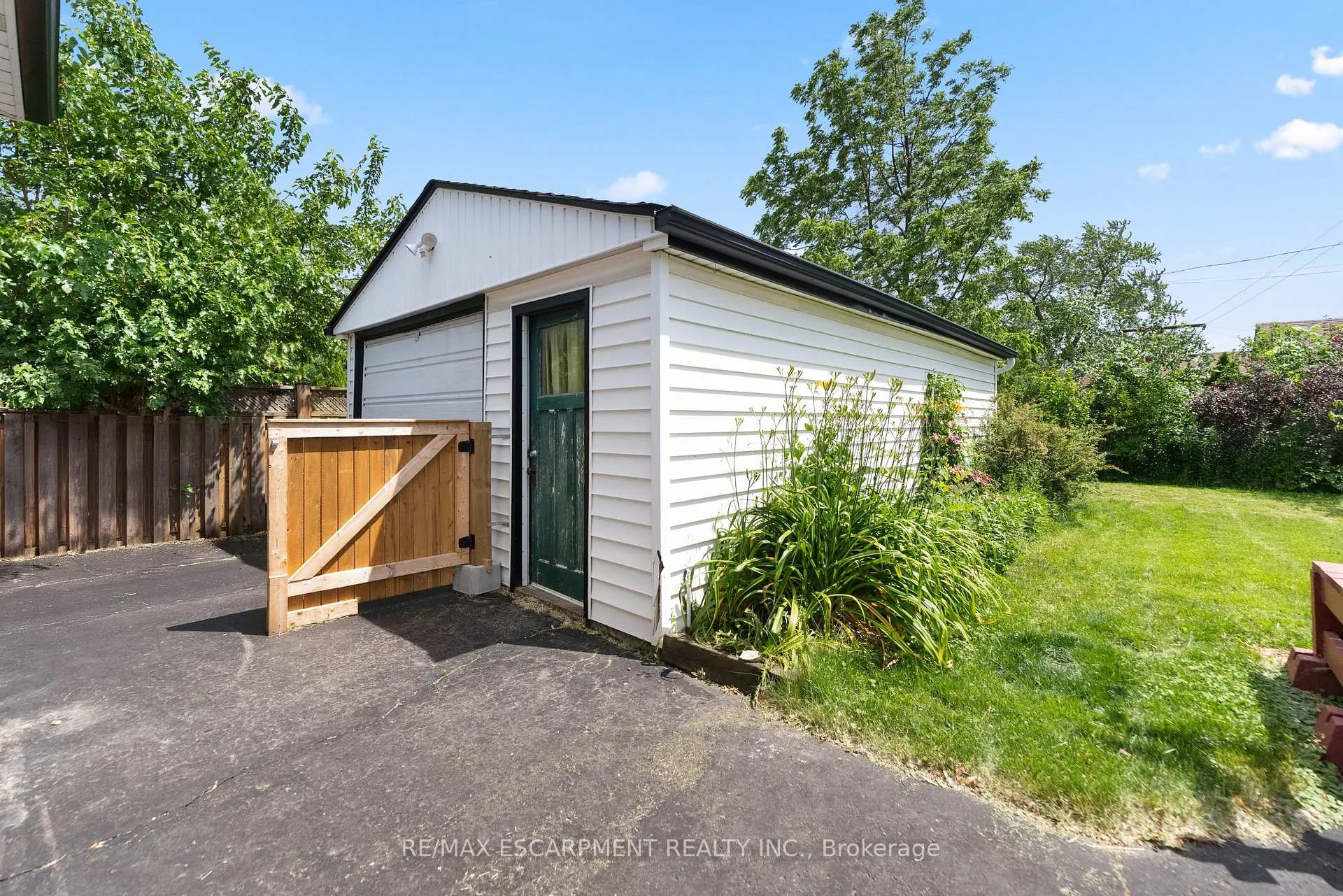 Photo 42 of 46 Burness Drive, St. Catharines, Secord Woods — HOMEH