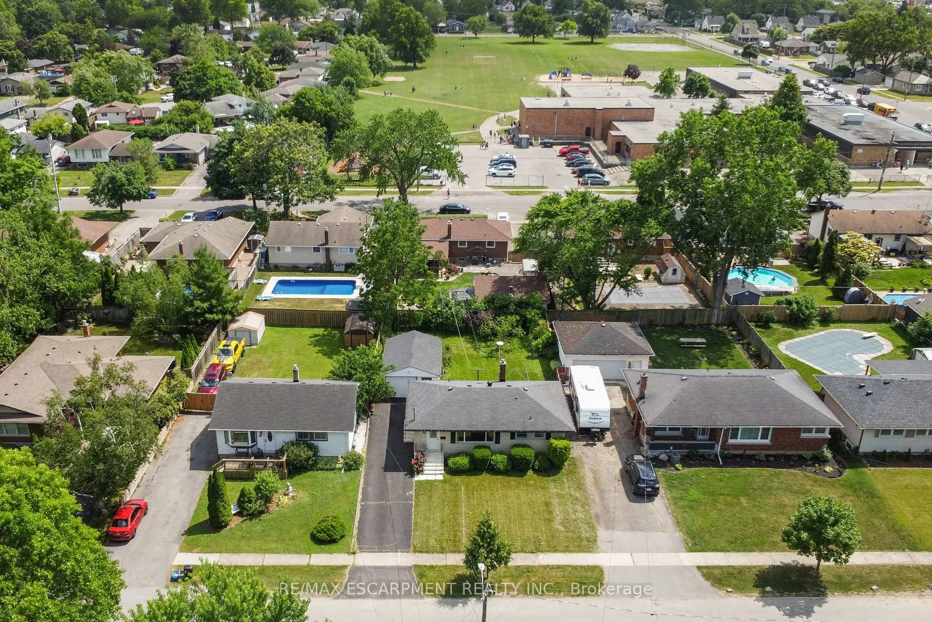 Photo 44 of 46 Burness Drive, St. Catharines, Secord Woods — HOMEH
