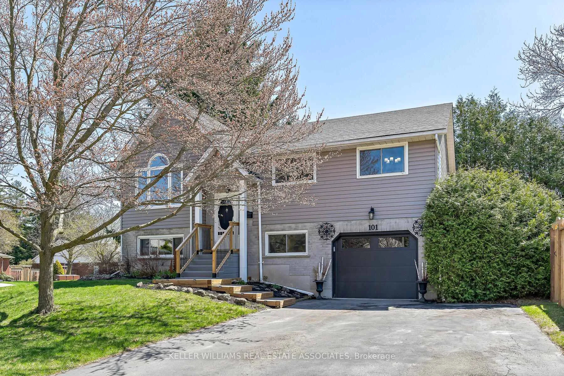 Photo 3 of 101 May Street, Guelph/Eramosa, Rockwood — HOMEH
