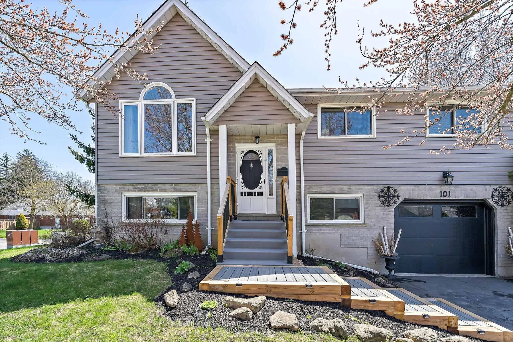 Photo 4 of 101 May Street, Guelph/Eramosa, Rockwood — HOMEH
