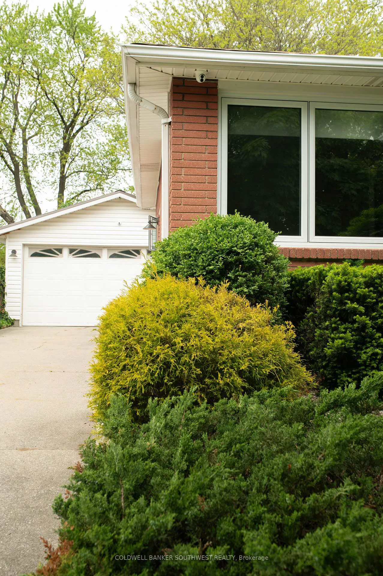 Photo 2 of 948 Kemsley Drive, Sarnia — HOMEH