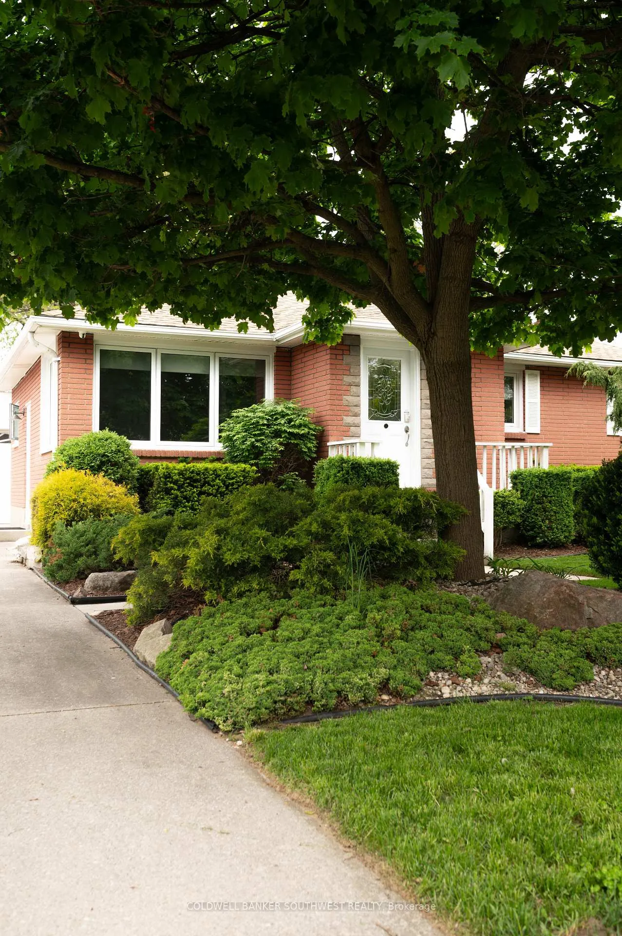 Photo 3 of 948 Kemsley Drive, Sarnia — HOMEH