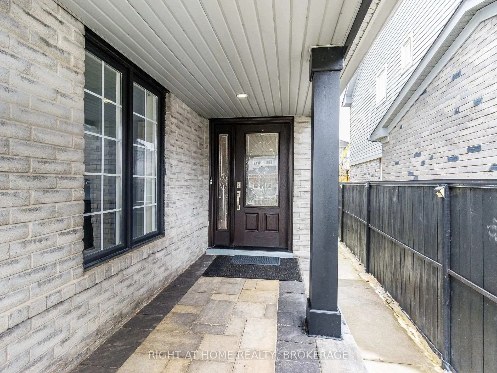 Photo 3 of 1084 Holdsworth Crescent, Milton, Coates — HOMEH