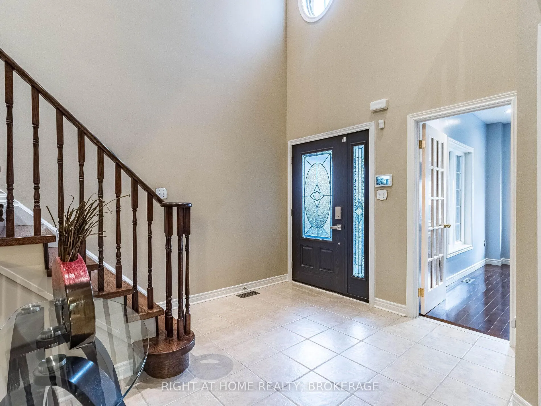 Photo 5 of 1084 Holdsworth Crescent, Milton, Coates — HOMEH