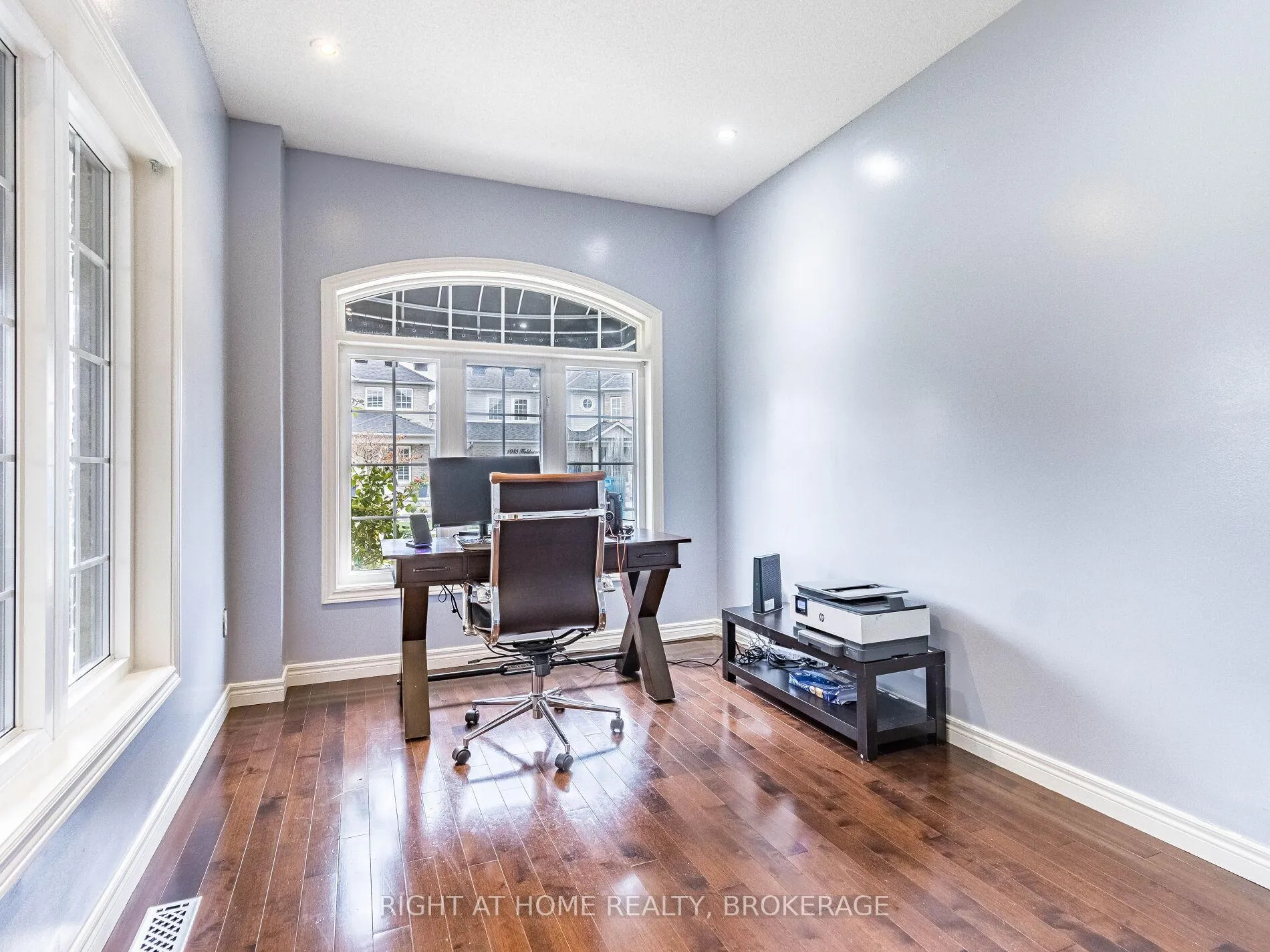 Photo 6 of 1084 Holdsworth Crescent, Milton, Coates — HOMEH