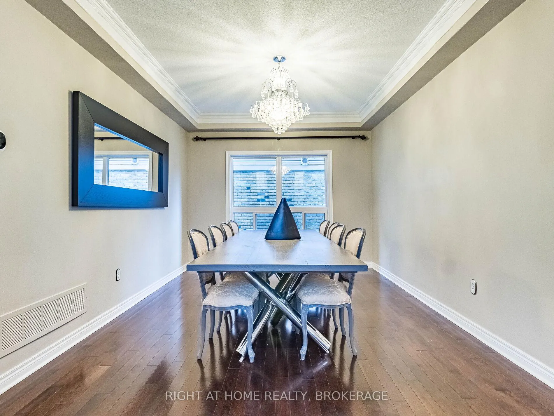 Photo 10 of 1084 Holdsworth Crescent, Milton, Coates — HOMEH