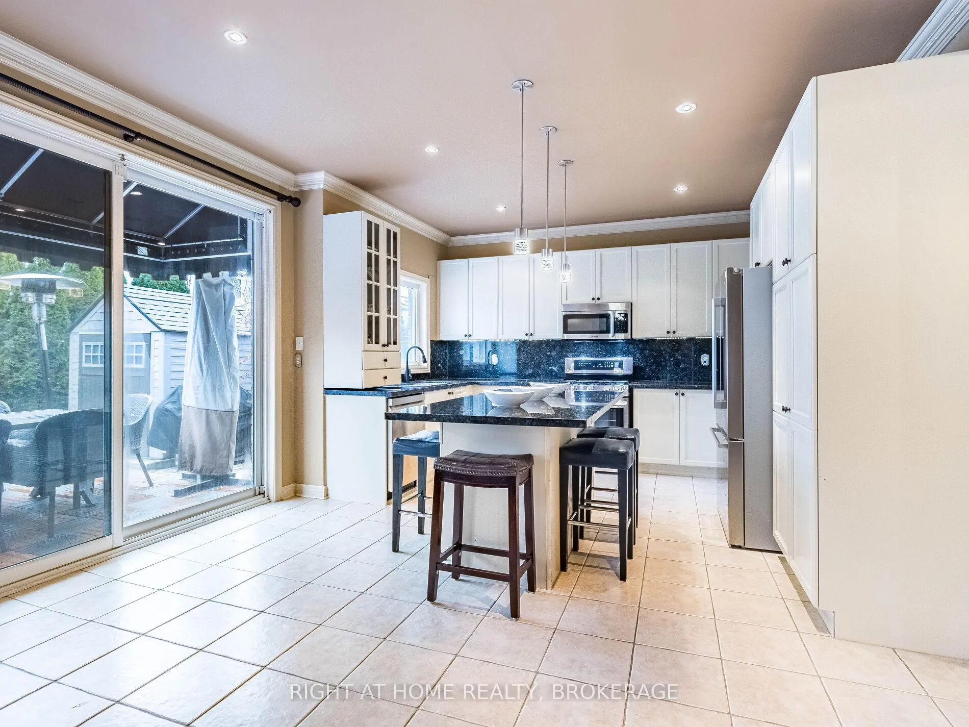 Photo 12 of 1084 Holdsworth Crescent, Milton, Coates — HOMEH