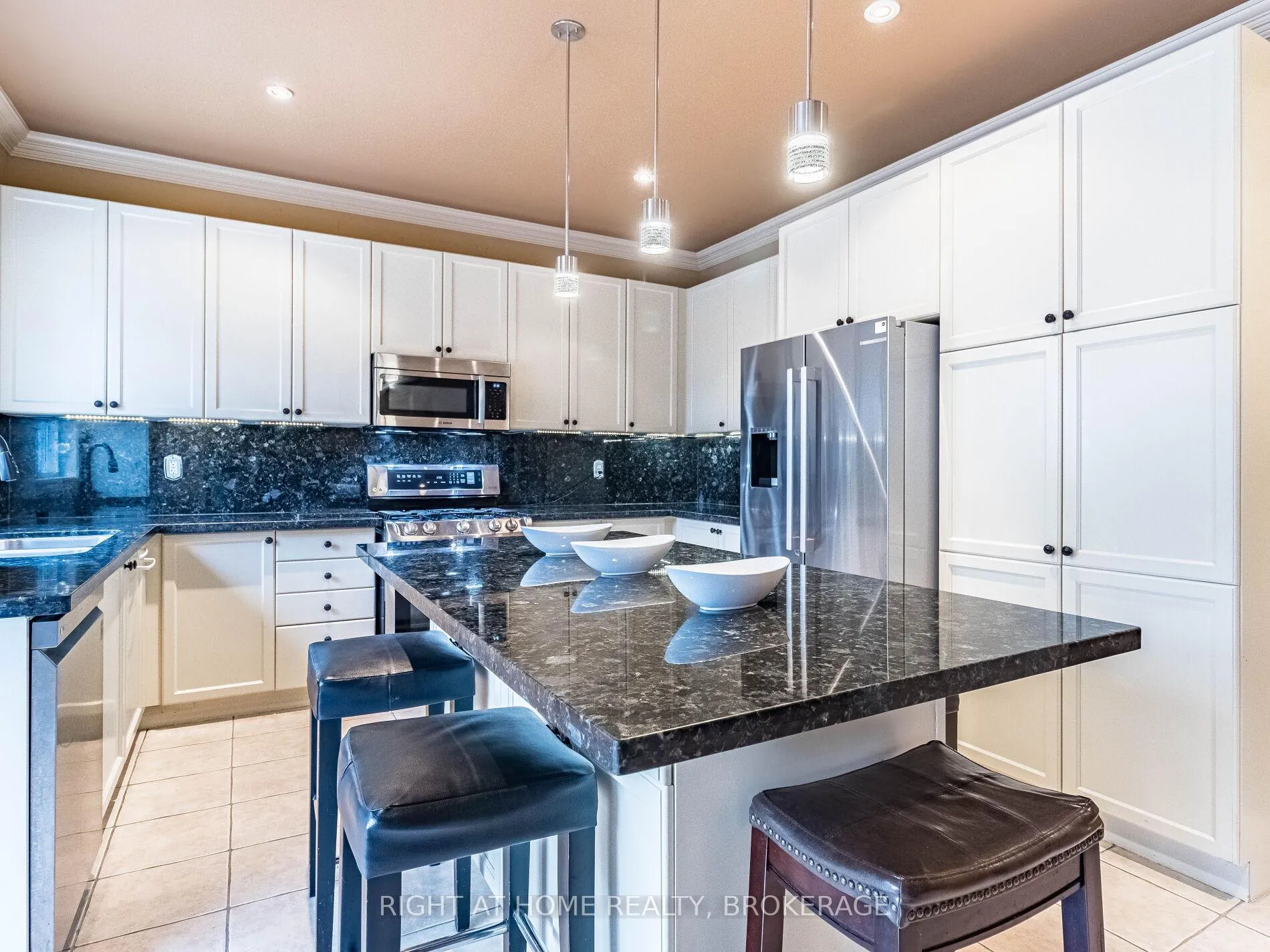 Photo 13 of 1084 Holdsworth Crescent, Milton, Coates — HOMEH