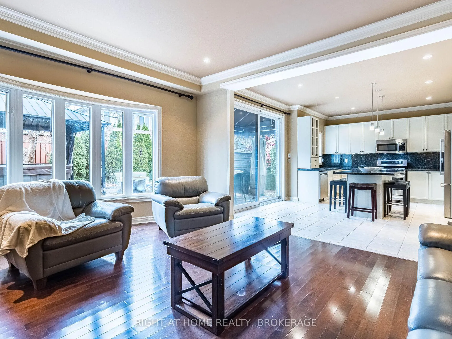 Photo 17 of 1084 Holdsworth Crescent, Milton, Coates — HOMEH