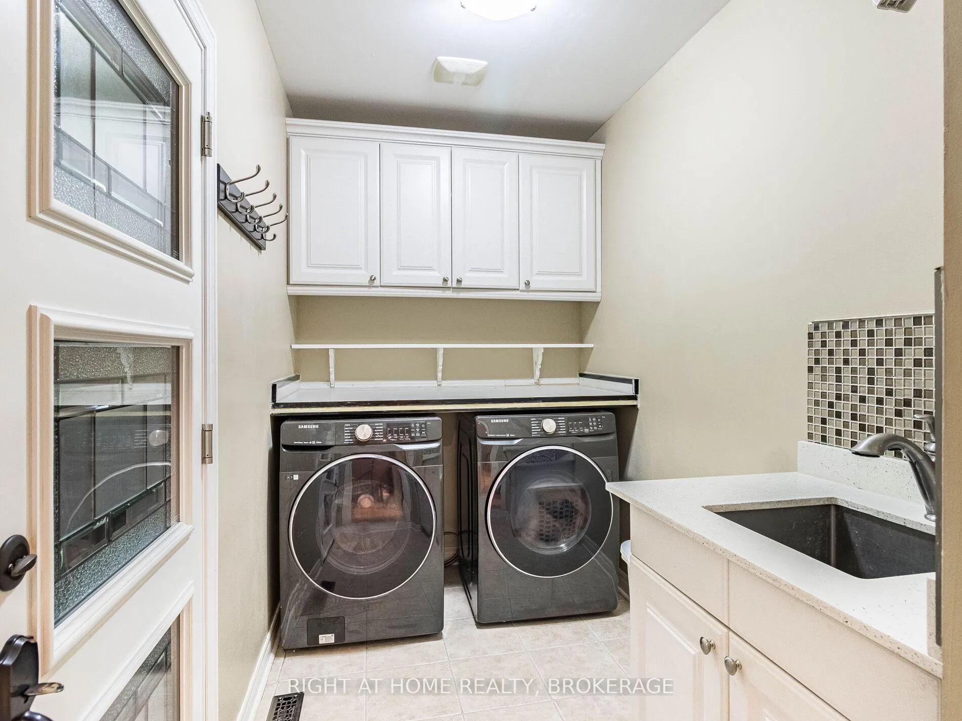 Photo 19 of 1084 Holdsworth Crescent, Milton, Coates — HOMEH
