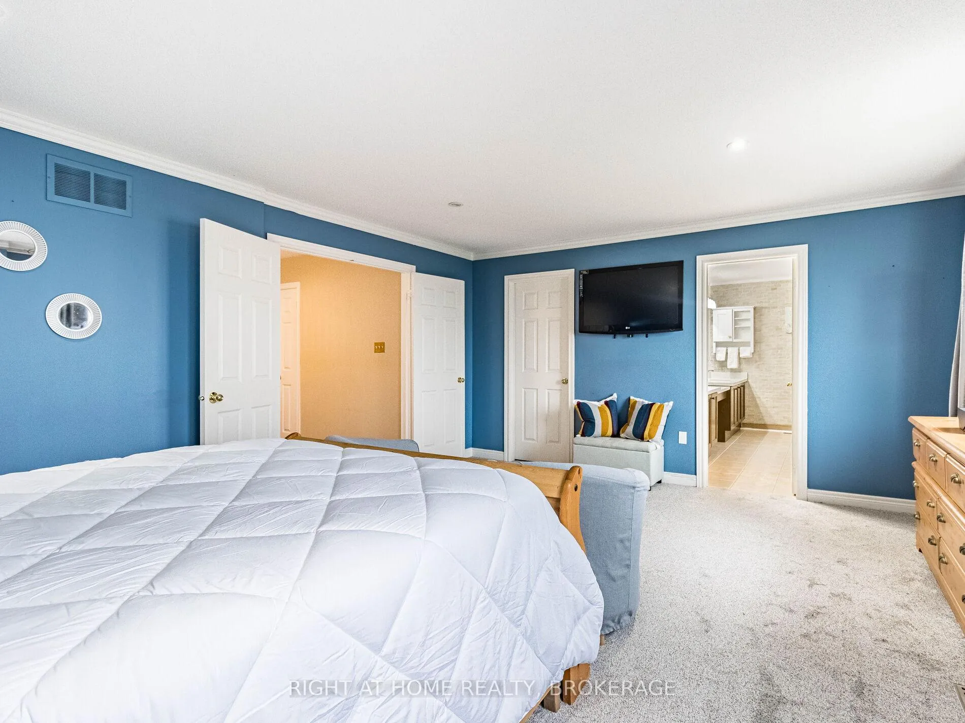 Photo 21 of 1084 Holdsworth Crescent, Milton, Coates — HOMEH
