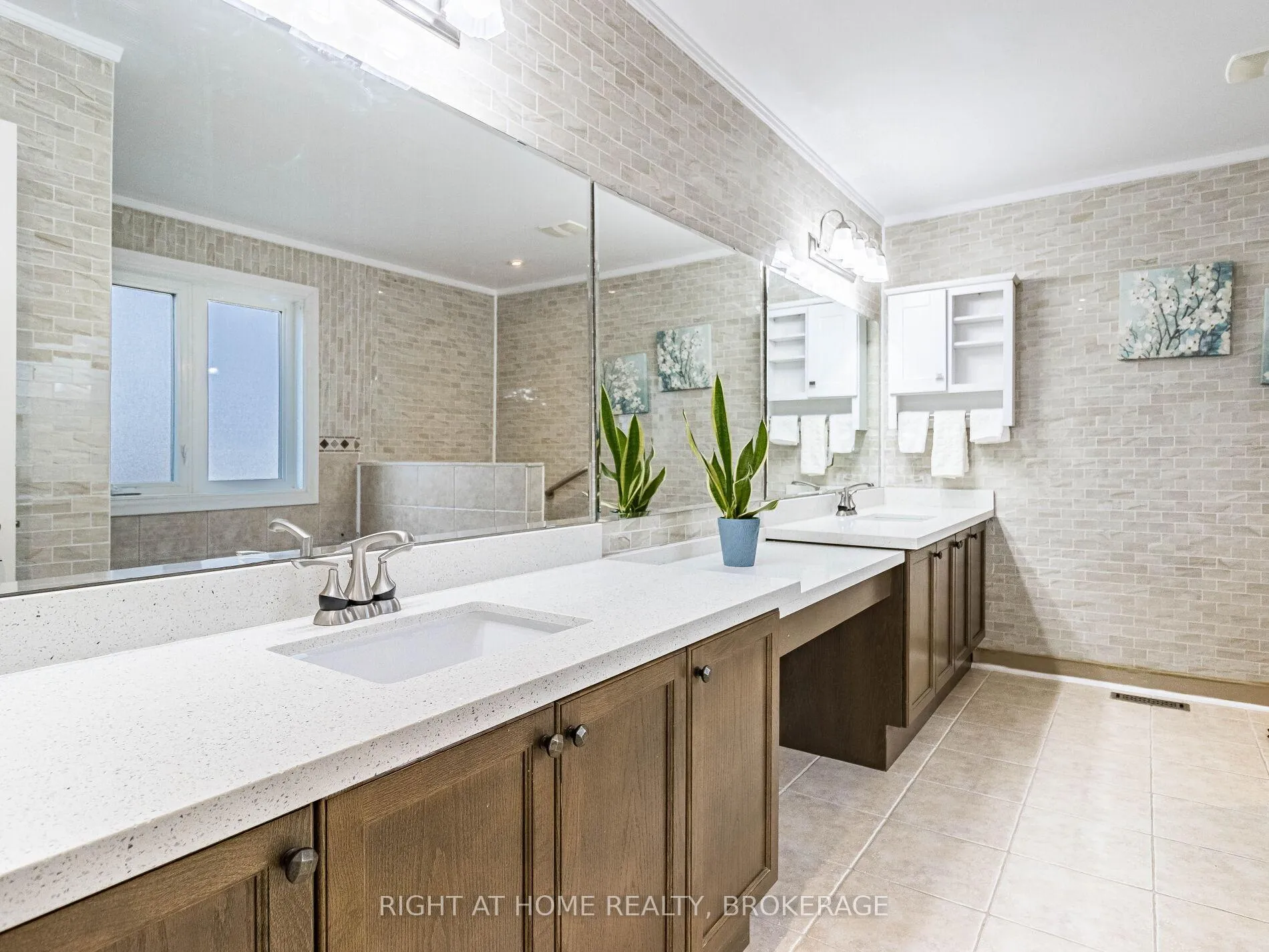 Photo 23 of 1084 Holdsworth Crescent, Milton, Coates — HOMEH