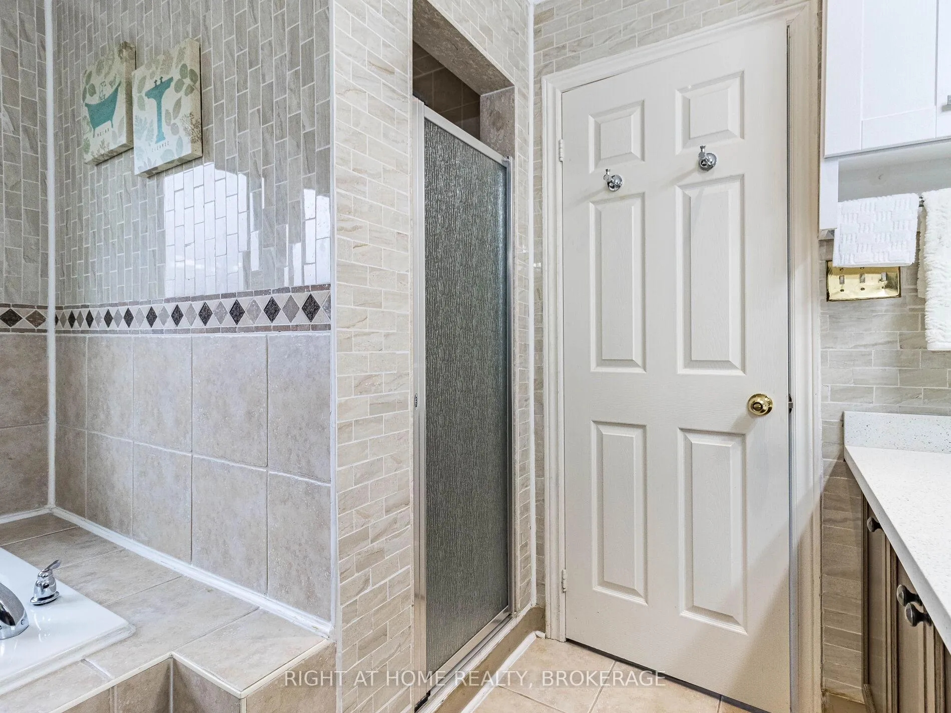 Photo 25 of 1084 Holdsworth Crescent, Milton, Coates — HOMEH