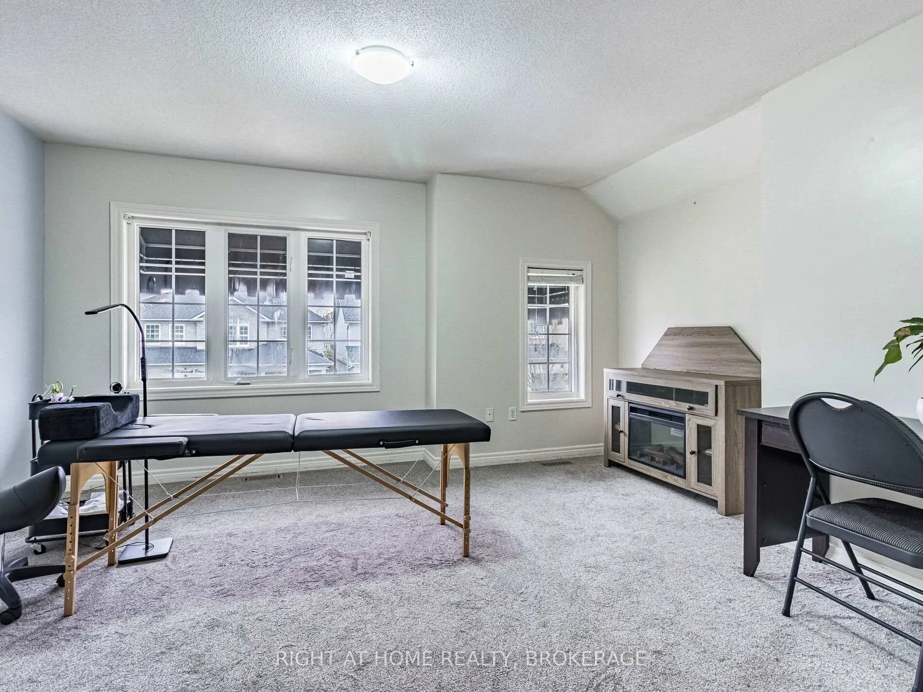Photo 27 of 1084 Holdsworth Crescent, Milton, Coates — HOMEH