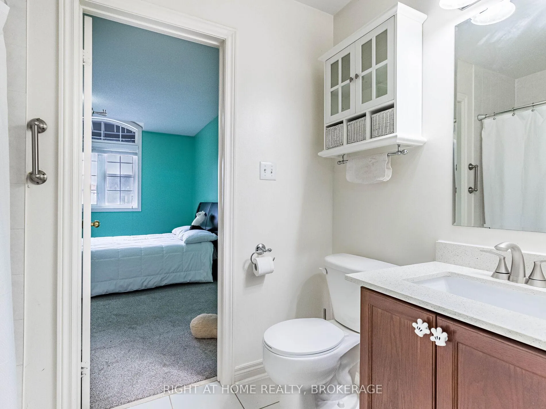 Photo 31 of 1084 Holdsworth Crescent, Milton, Coates — HOMEH