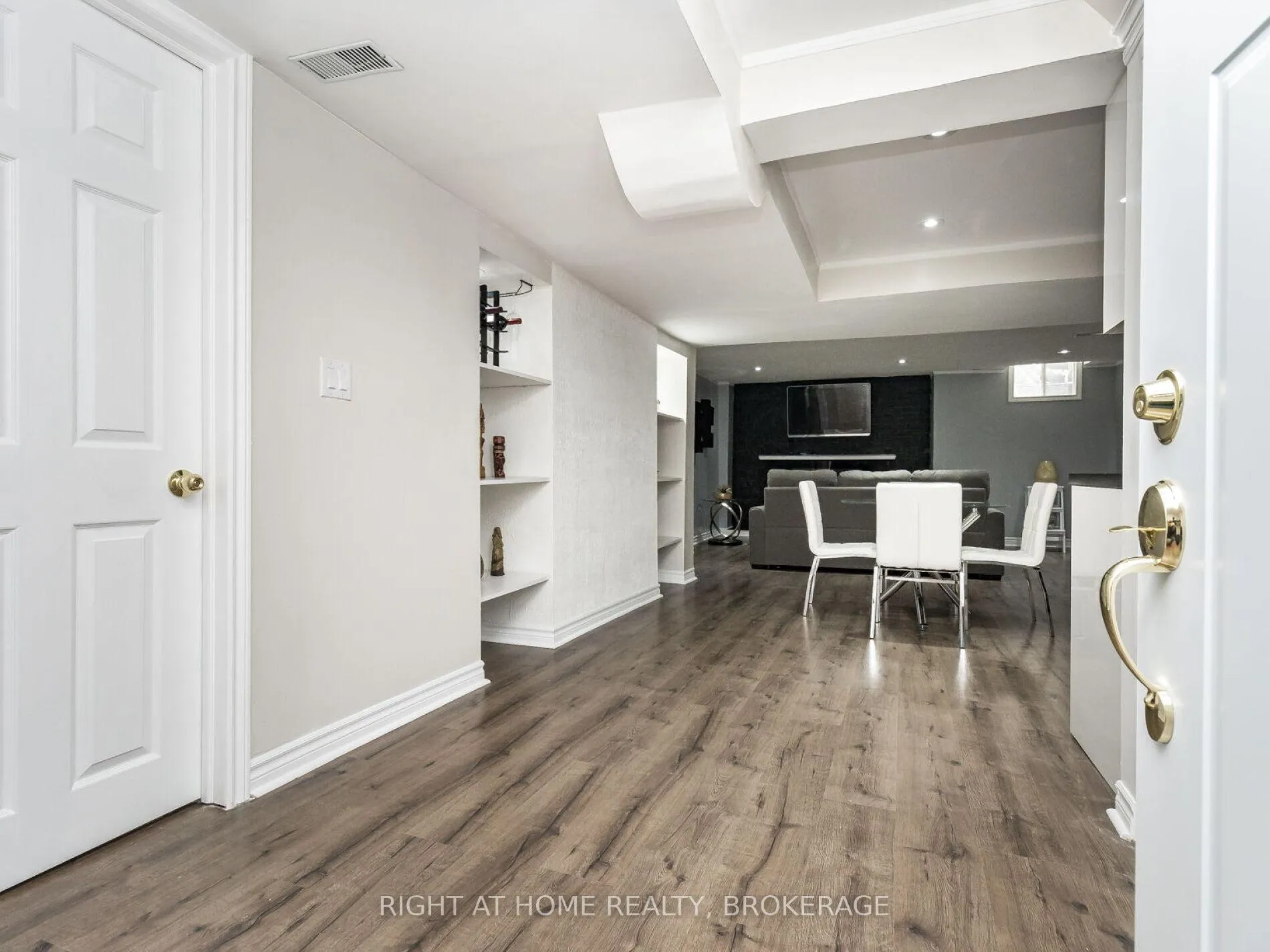 Photo 33 of 1084 Holdsworth Crescent, Milton, Coates — HOMEH