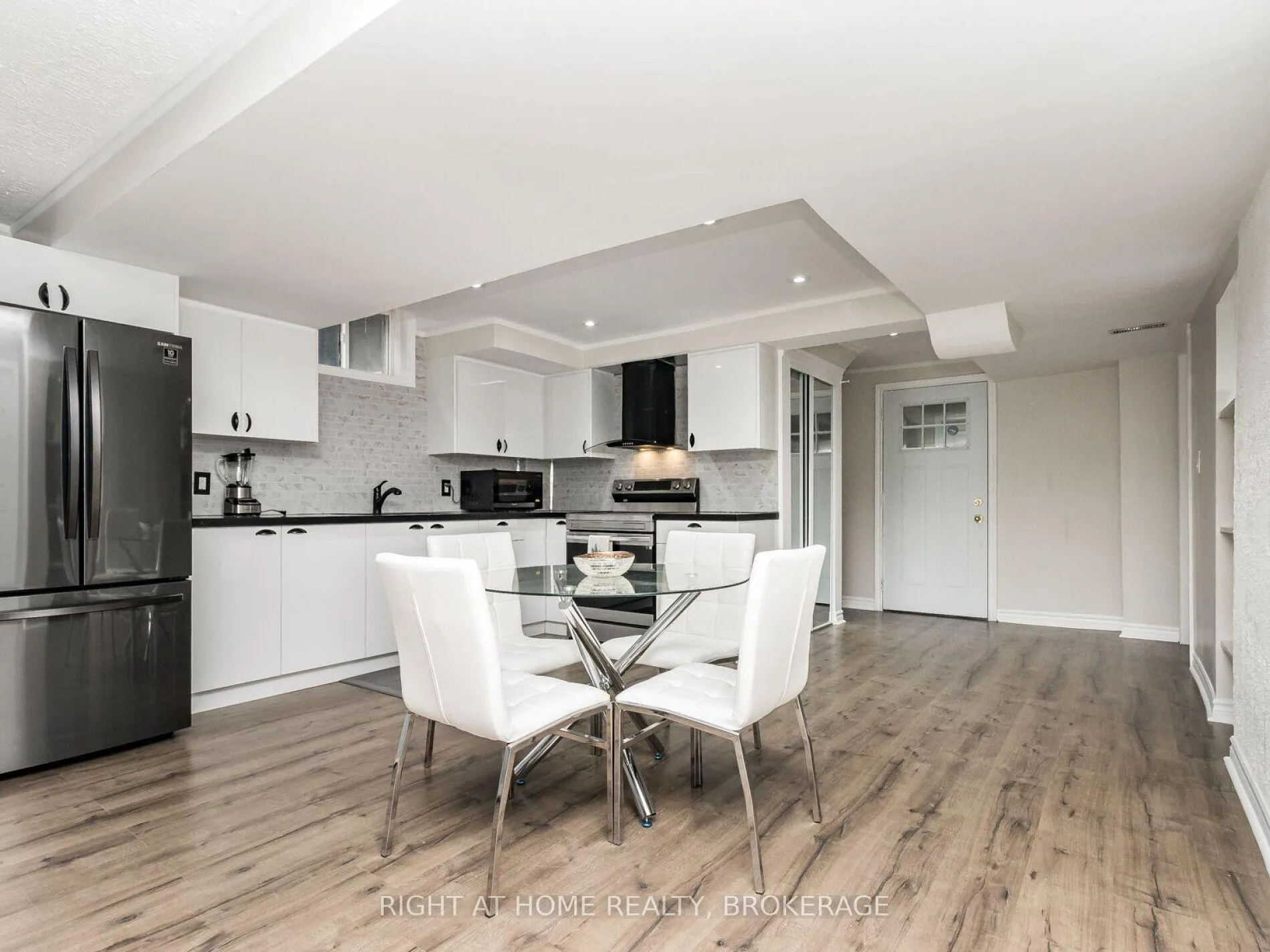 Photo 35 of 1084 Holdsworth Crescent, Milton, Coates — HOMEH
