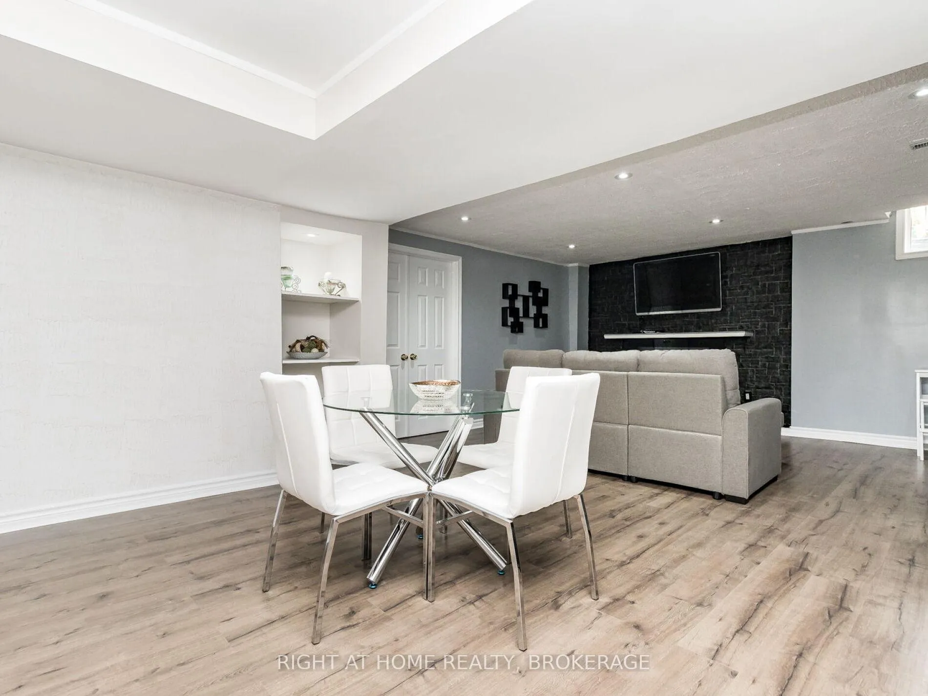 Photo 36 of 1084 Holdsworth Crescent, Milton, Coates — HOMEH