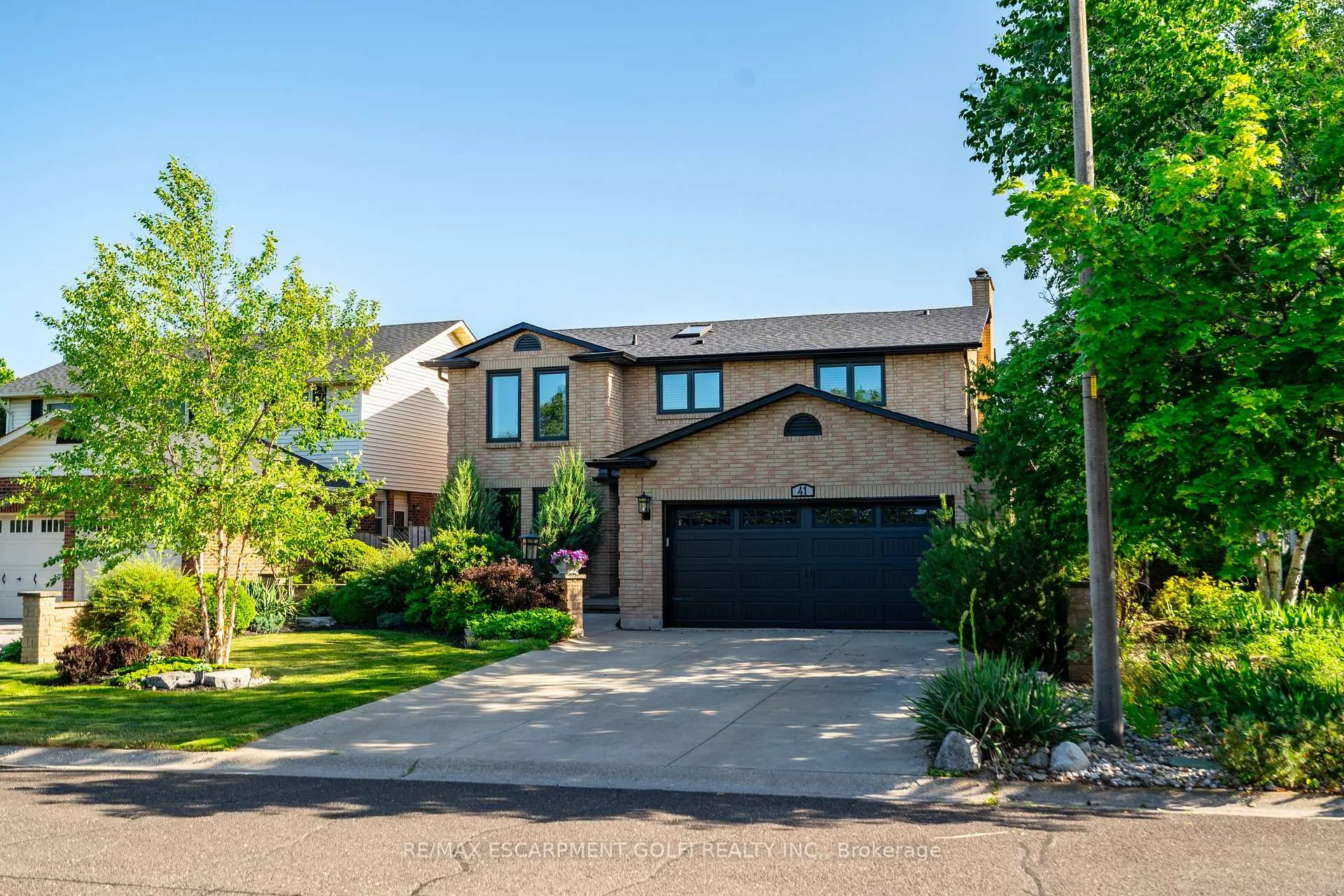 Photo 2 of 41 Hearthside Crescent, Hamilton, Stoney Creek — HOMEH