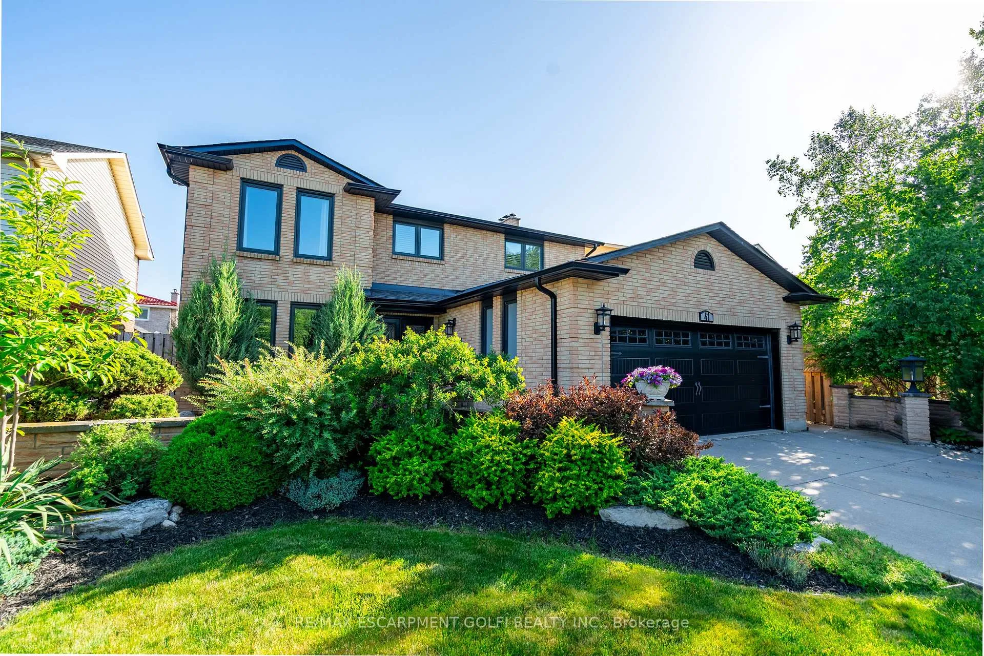 Photo 3 of 41 Hearthside Crescent, Hamilton, Stoney Creek — HOMEH