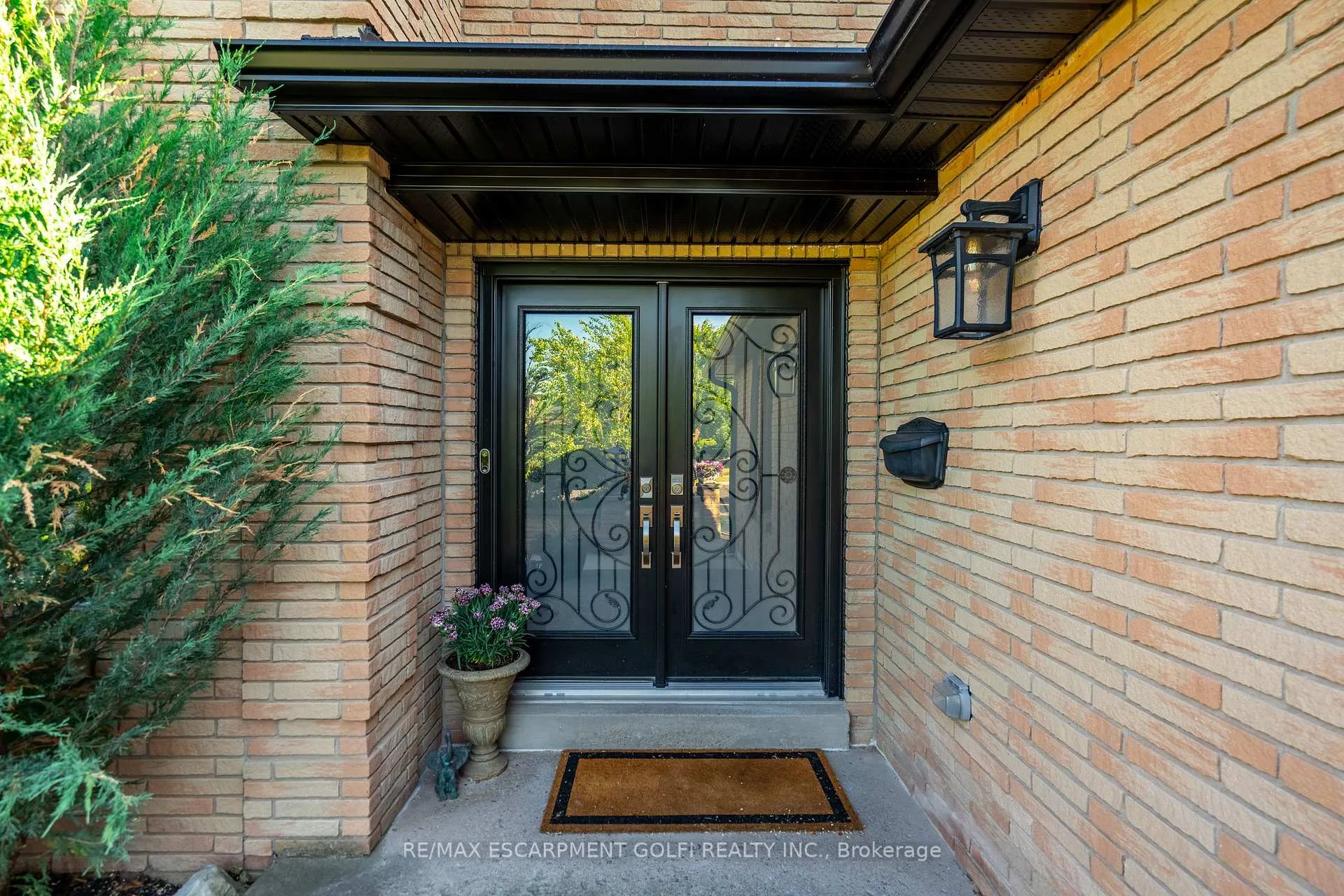 Photo 4 of 41 Hearthside Crescent, Hamilton, Stoney Creek — HOMEH