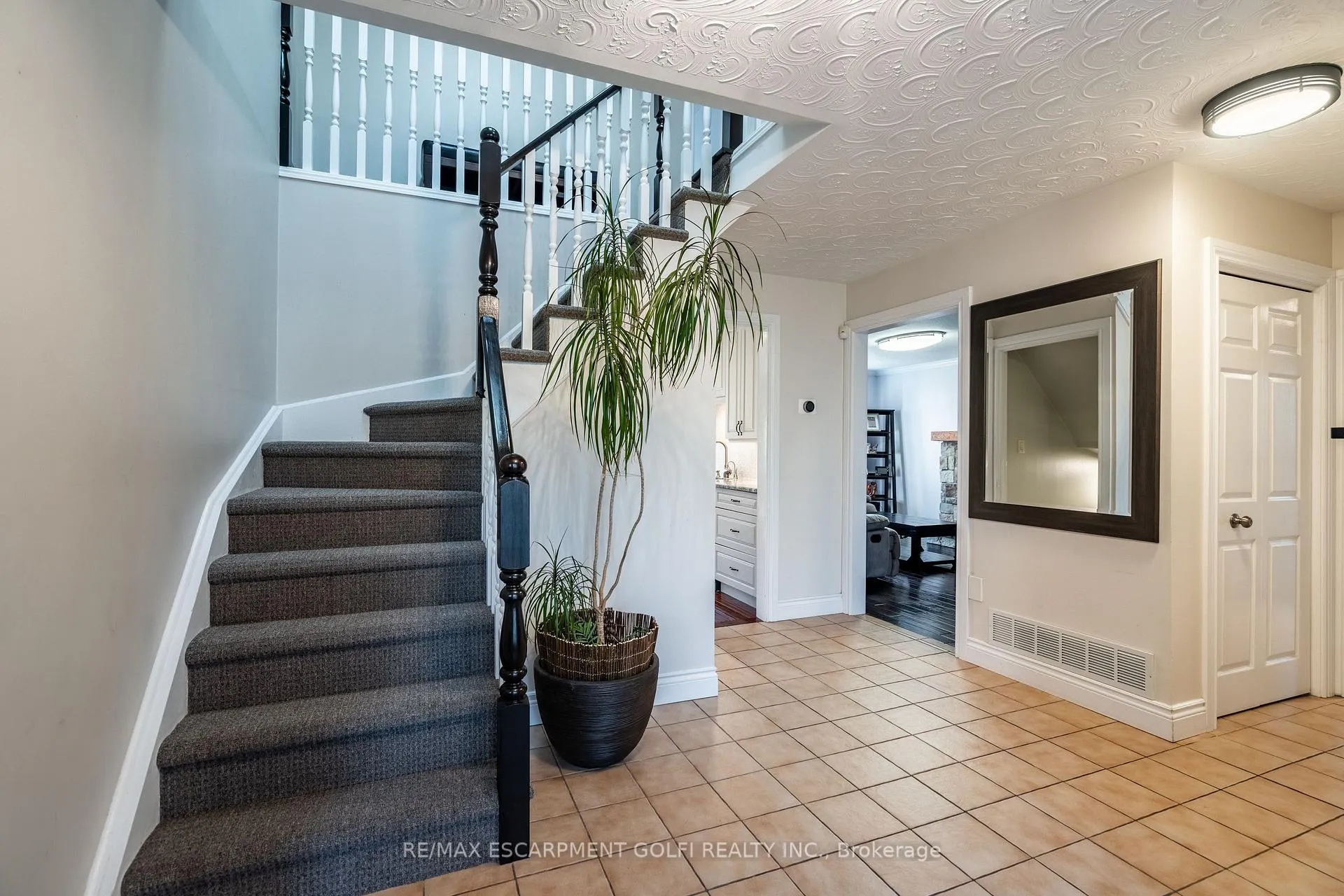 Photo 6 of 41 Hearthside Crescent, Hamilton, Stoney Creek — HOMEH