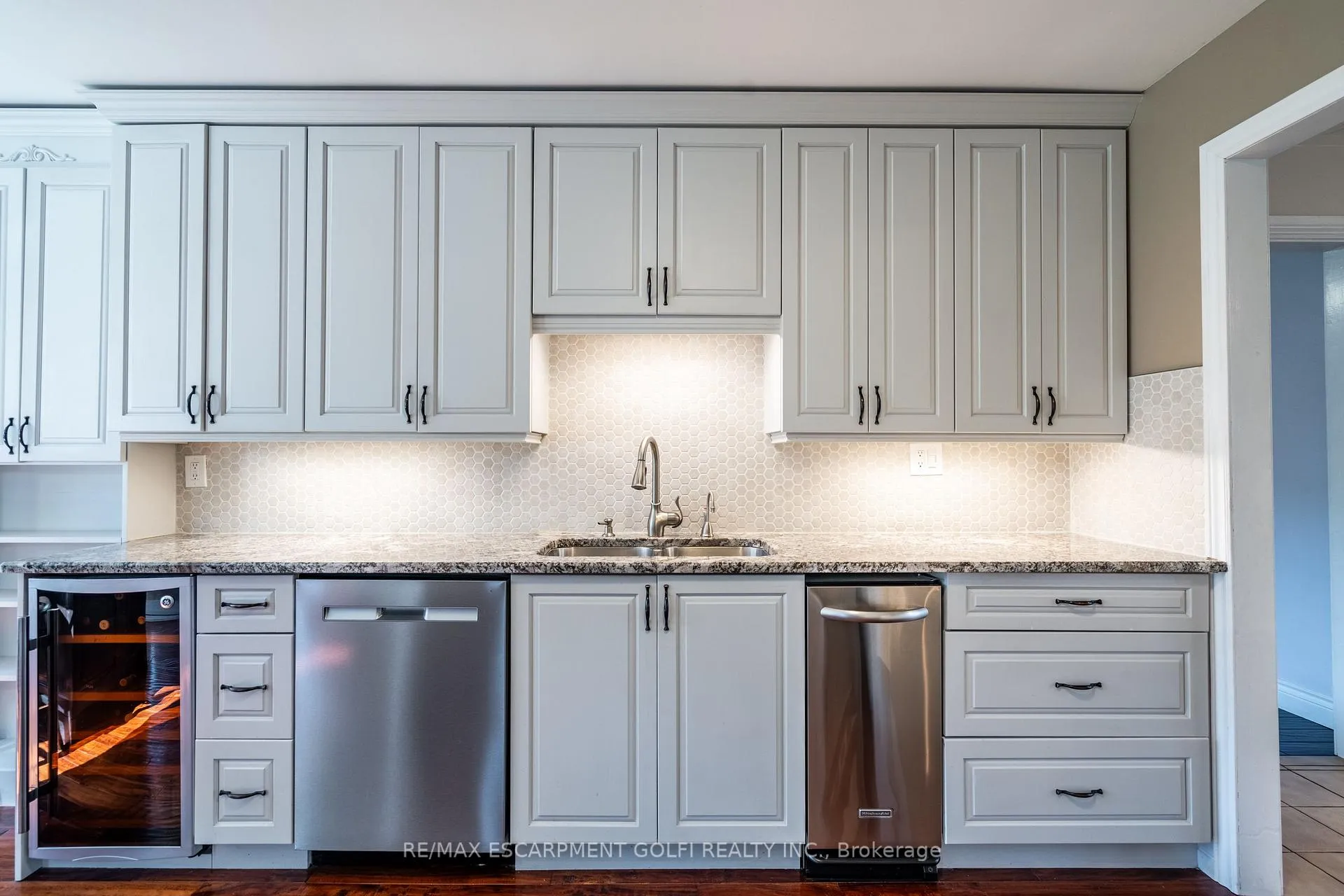 Photo 13 of 41 Hearthside Crescent, Hamilton, Stoney Creek — HOMEH