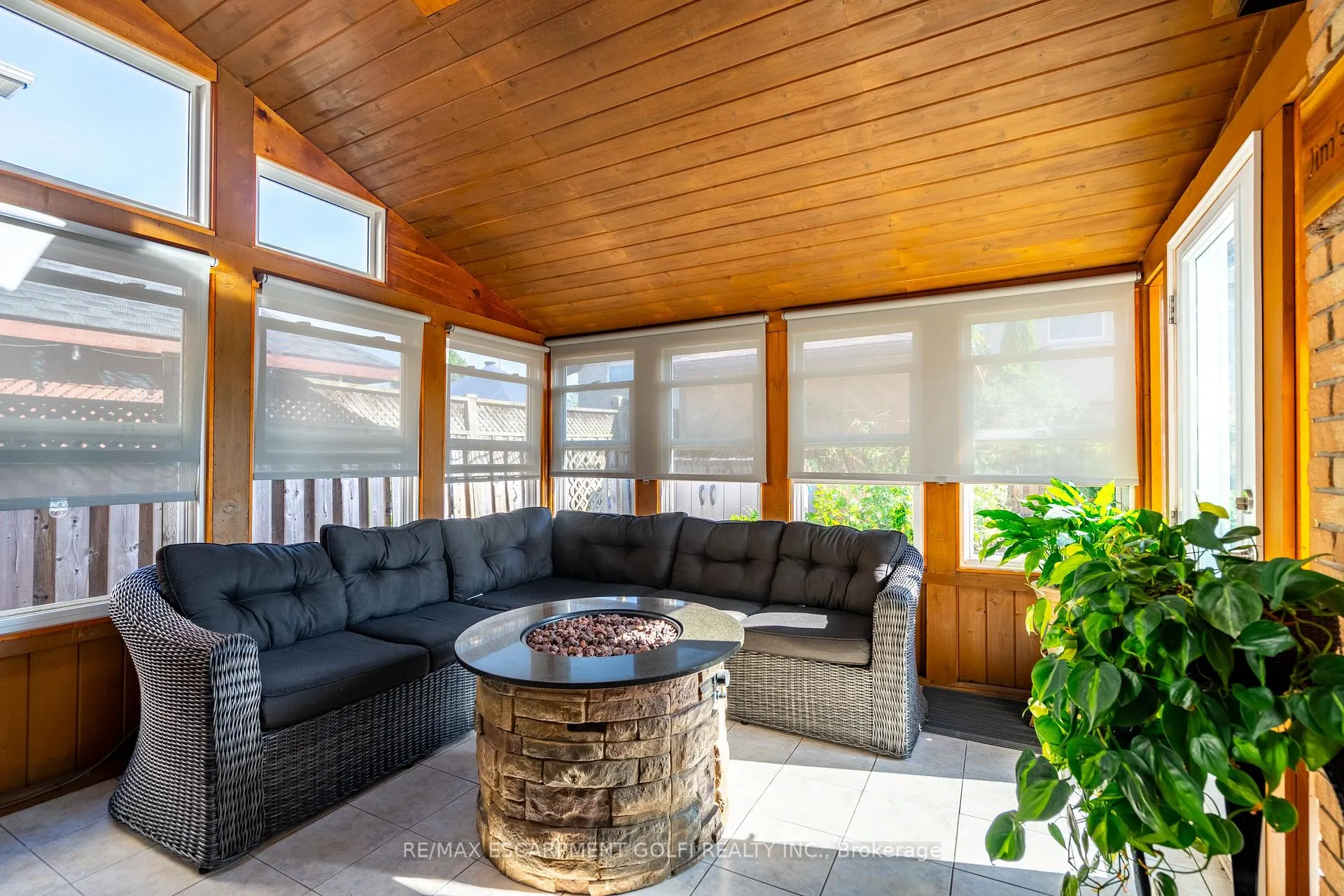 Photo 17 of 41 Hearthside Crescent, Hamilton, Stoney Creek — HOMEH