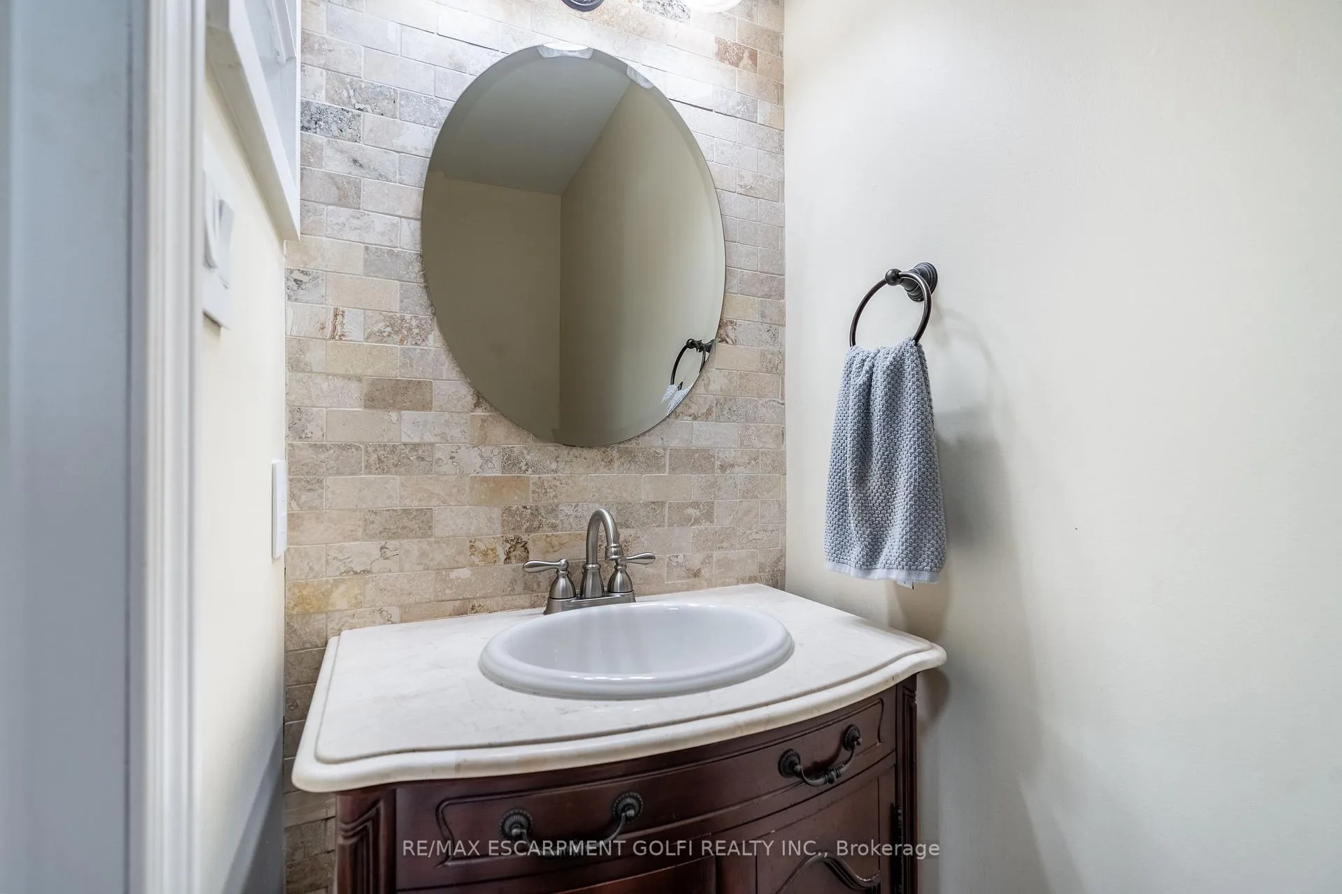 Photo 21 of 41 Hearthside Crescent, Hamilton, Stoney Creek — HOMEH