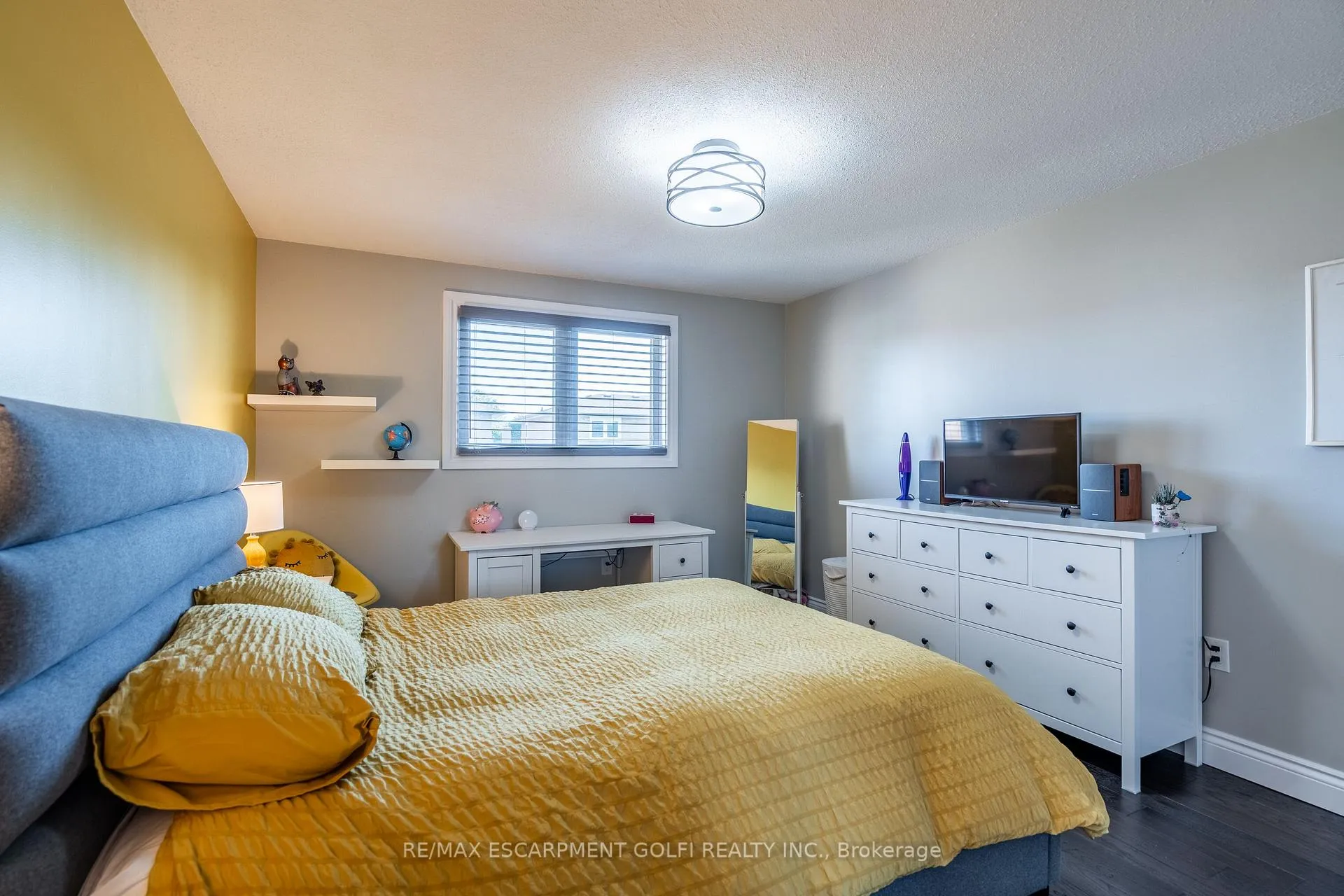 Photo 24 of 41 Hearthside Crescent, Hamilton, Stoney Creek — HOMEH