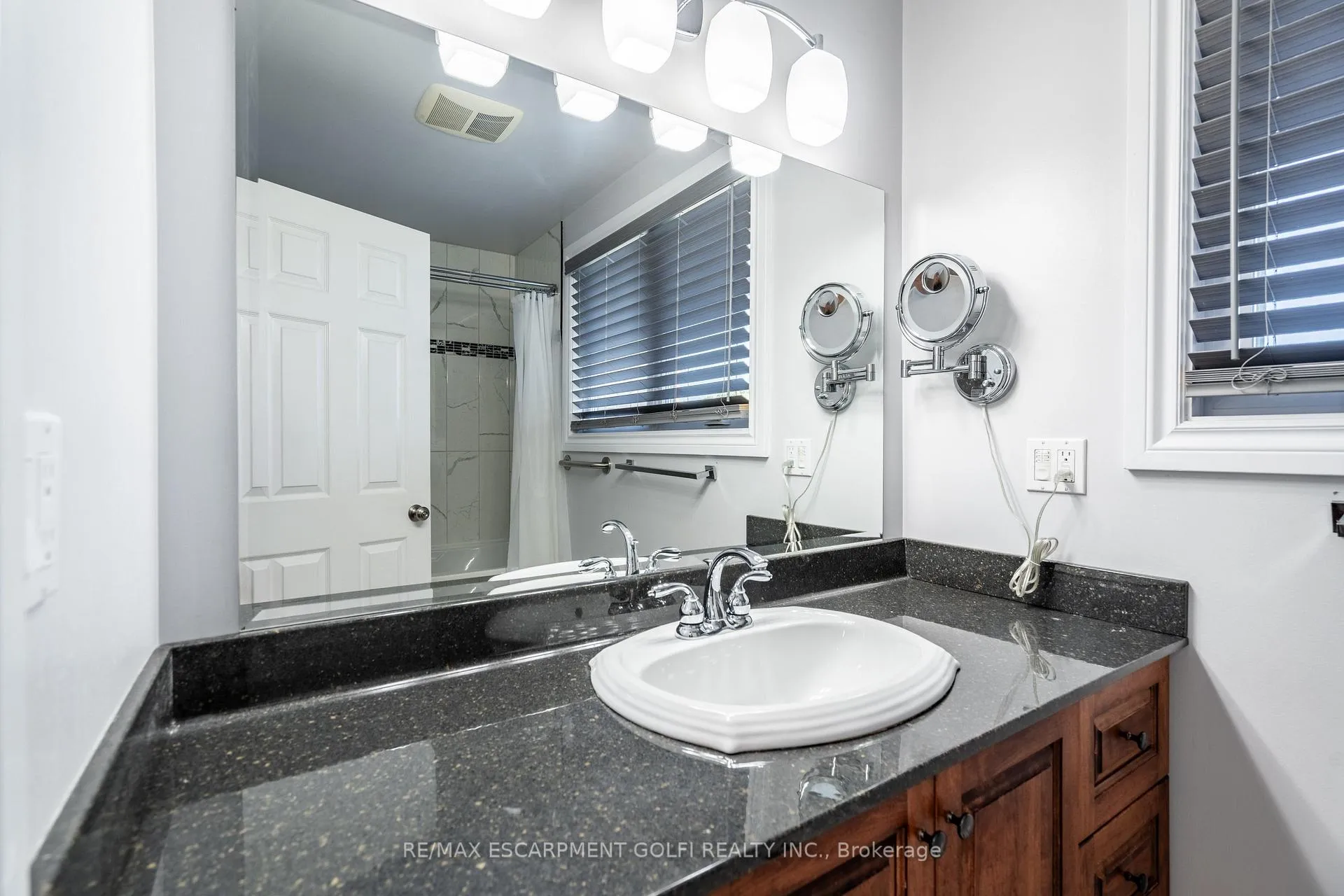 Photo 26 of 41 Hearthside Crescent, Hamilton, Stoney Creek — HOMEH