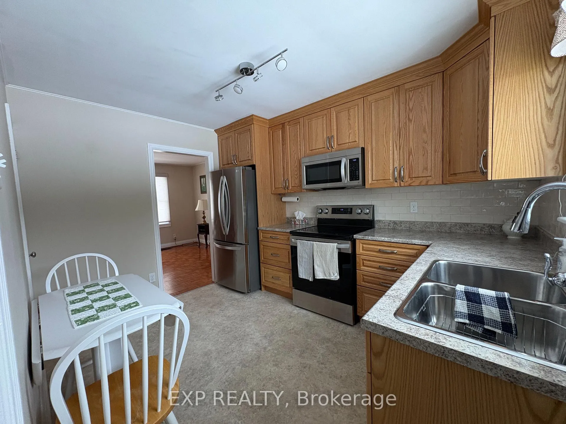 Photo 11 of 212 Thomas Street W, Greater Napanee — HOMEH