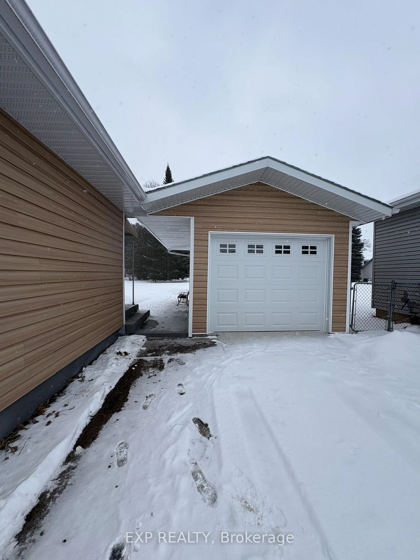Photo 19 of 212 Thomas Street W, Greater Napanee — HOMEH